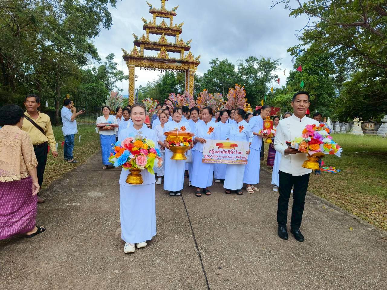 ภาพร่วมพิธีกรรมวัดป่าศรีสว่างพัฒนาราม