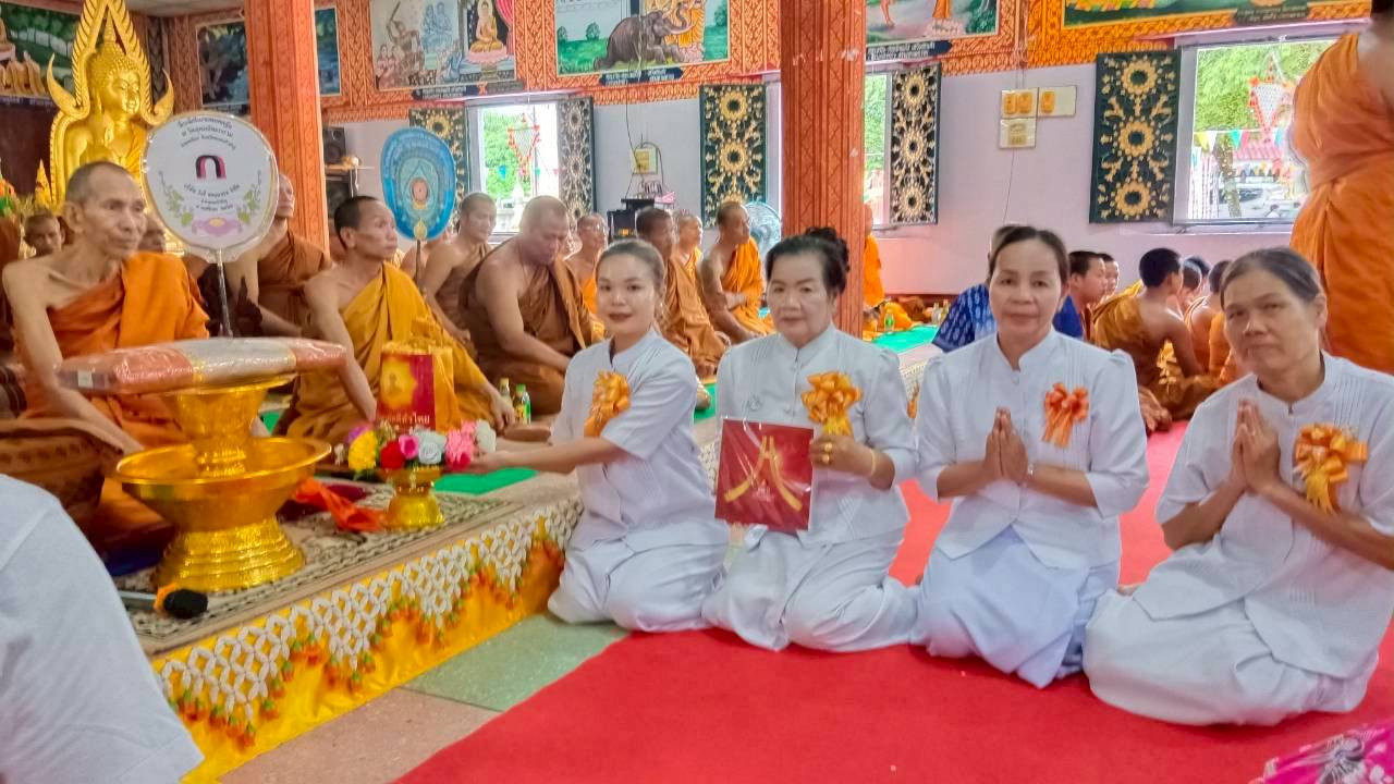 ภาพการถวายปัจจัยวัดอุดมพัฒนาราม