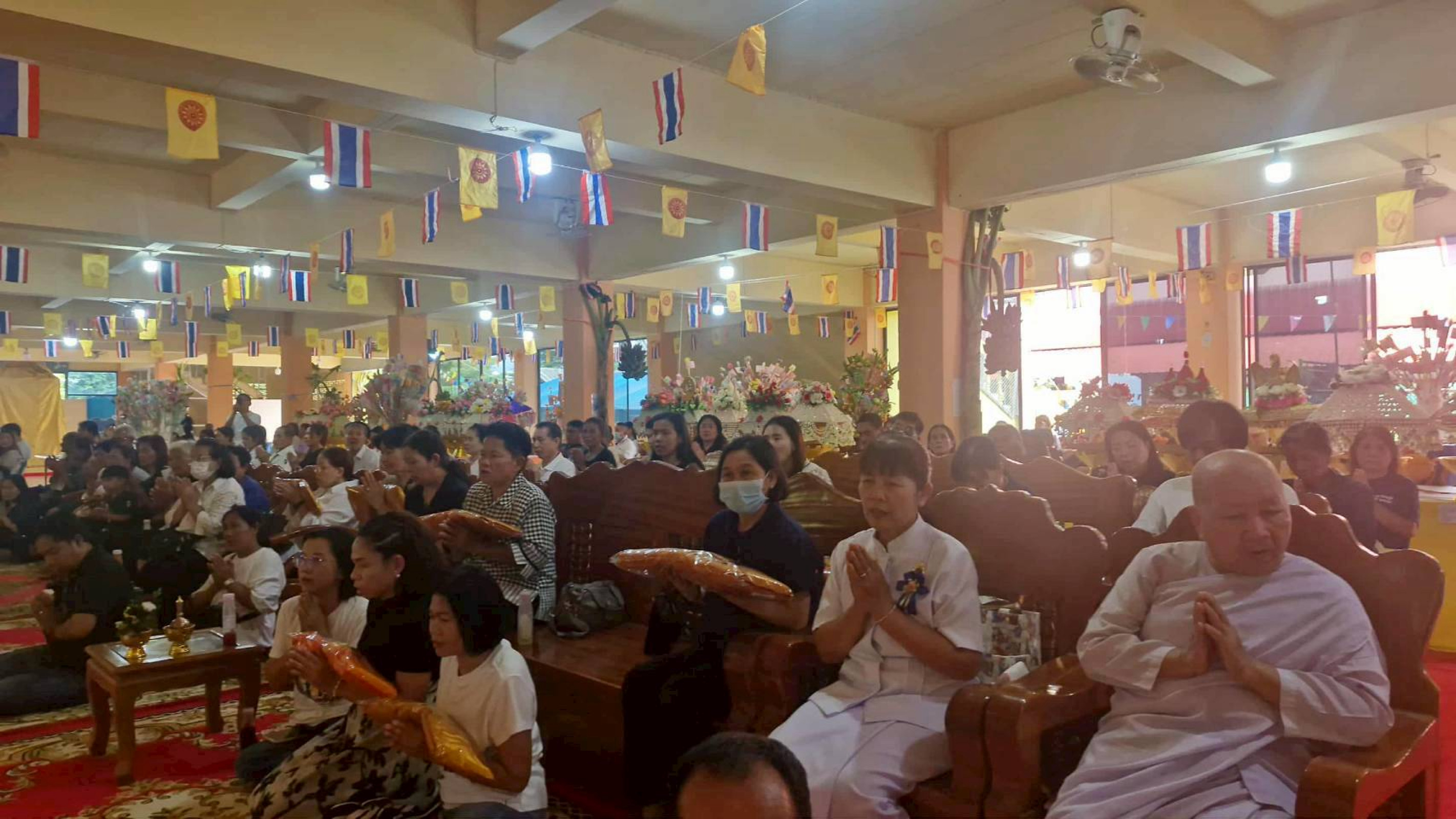 ภาพร่วมพิธีกรรมวัดหนองพันจันทร์