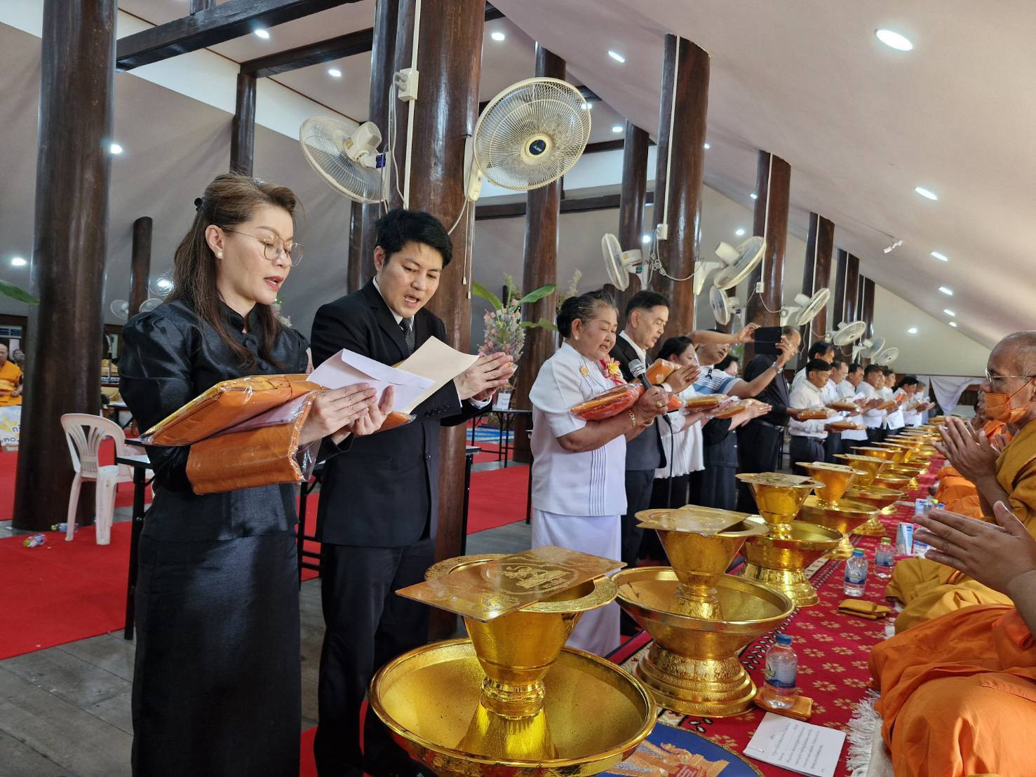 ภาพกล่าวคำถวายกฐินวัดหนองกลับ