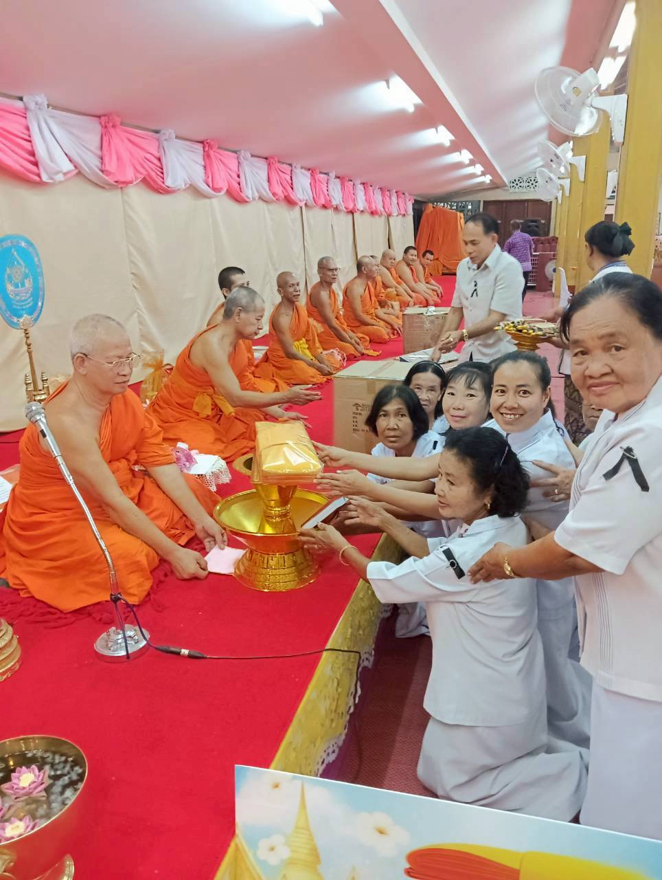 ภาพร่วมพิธีกรรมวัดสามเรือน