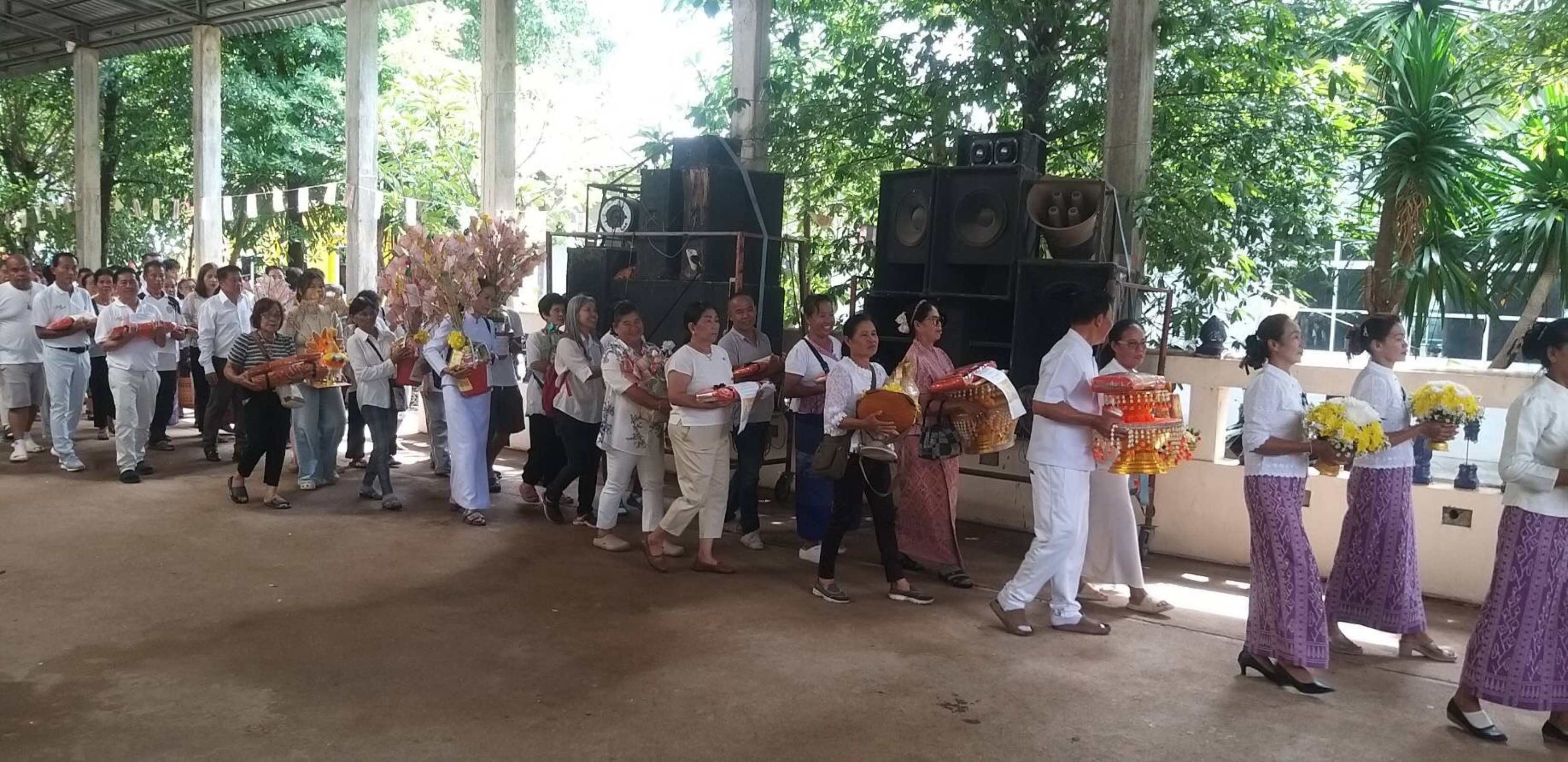 ภาพร่วมพิธีกรรมวัดเนินมะปราง