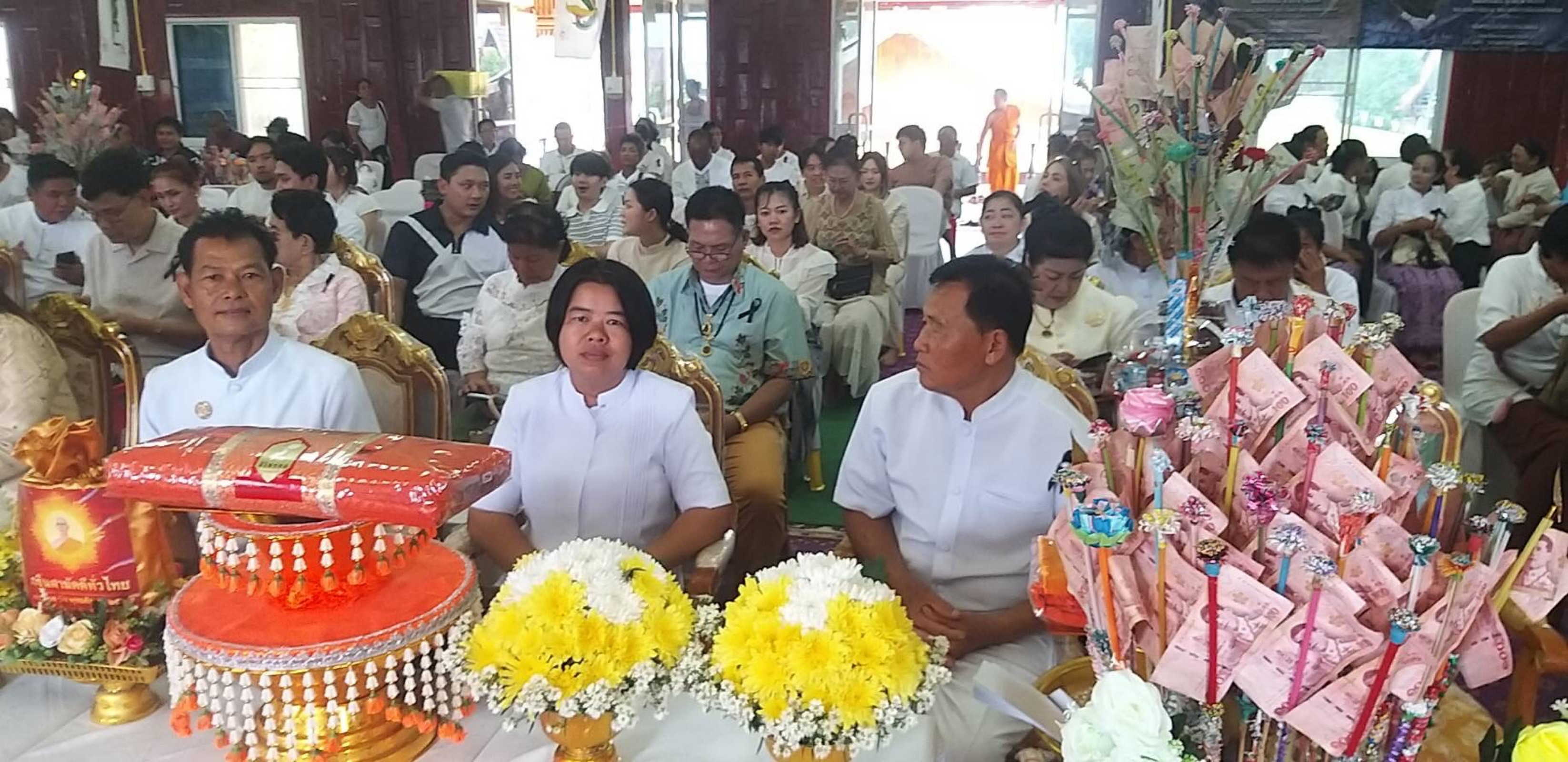 ภาพร่วมพิธีกรรมวัดเนินมะปราง