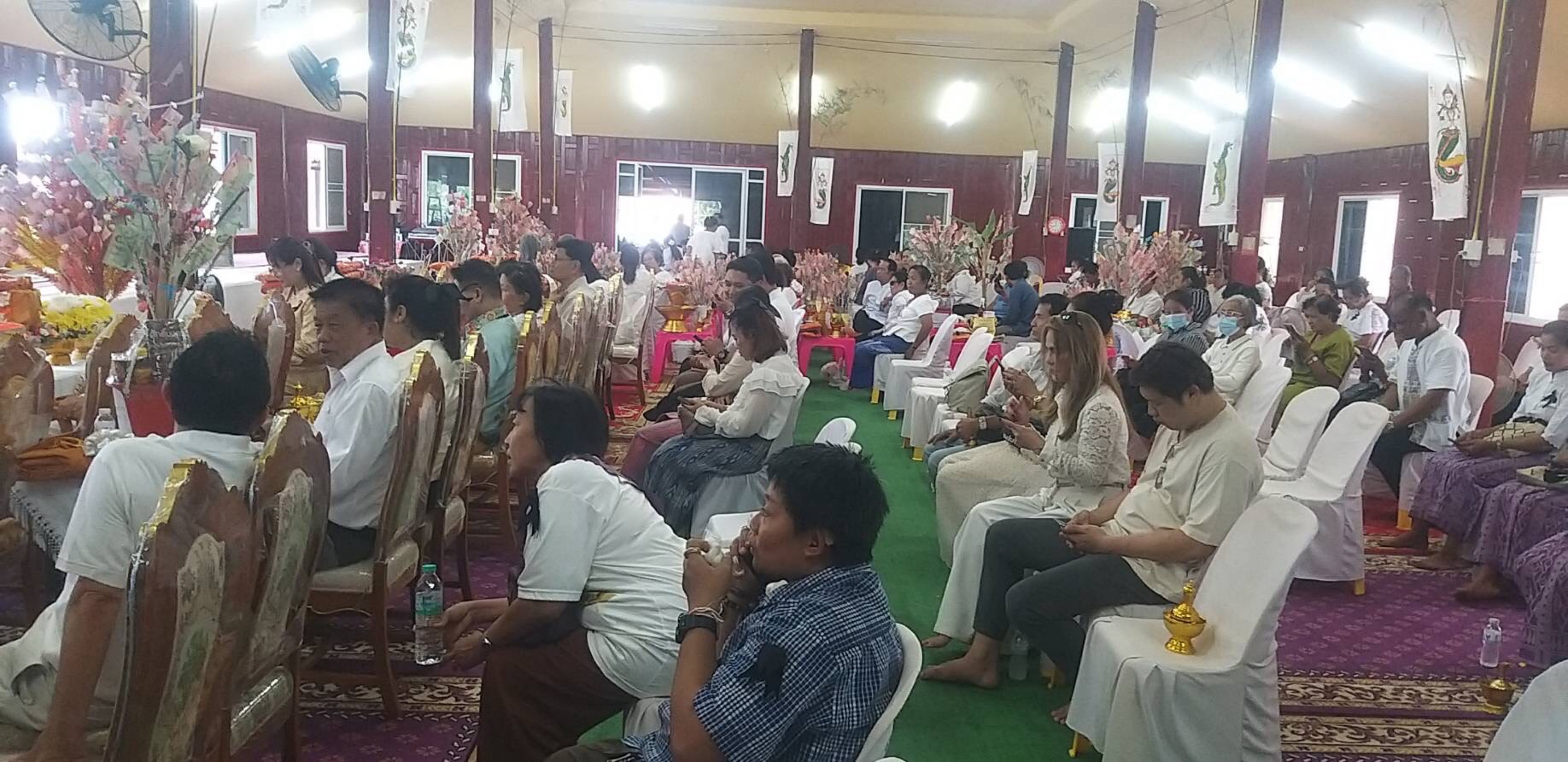 ภาพร่วมพิธีกรรมวัดเนินมะปราง