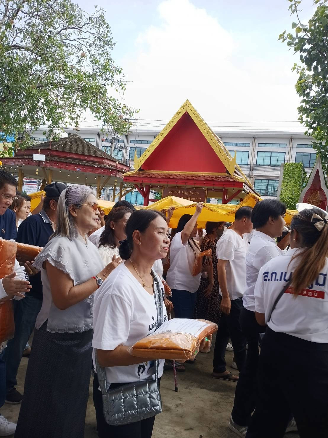 ภาพร่วมพิธีกรรมวัดบุญศรีมุนีกรณ์