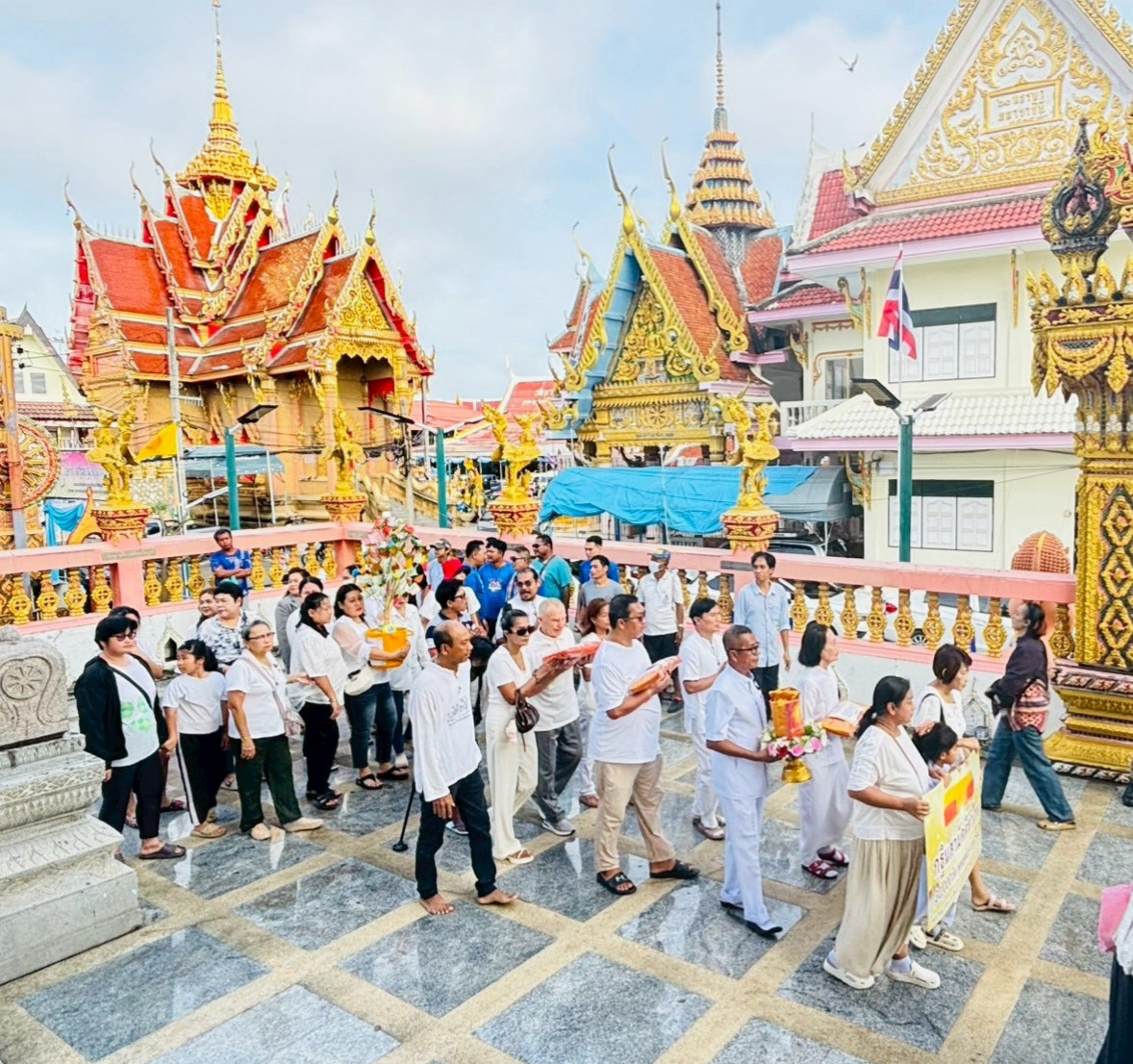 ภาพร่วมขบวนกฐินวัดบางหญ้าแพรก