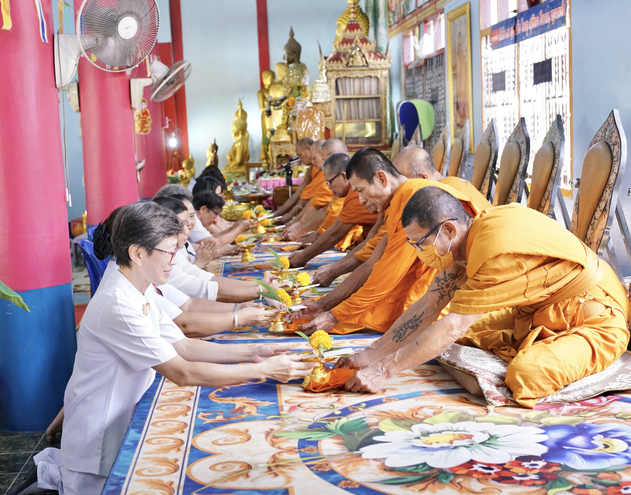 ภาพร่วมพิธีกรรมวัดโคกกลาง