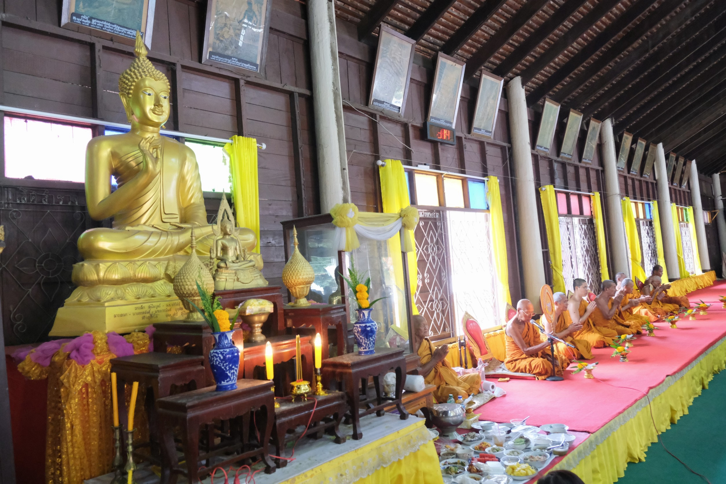 ภาพร่วมพิธีกรรมวัดท่าราบ