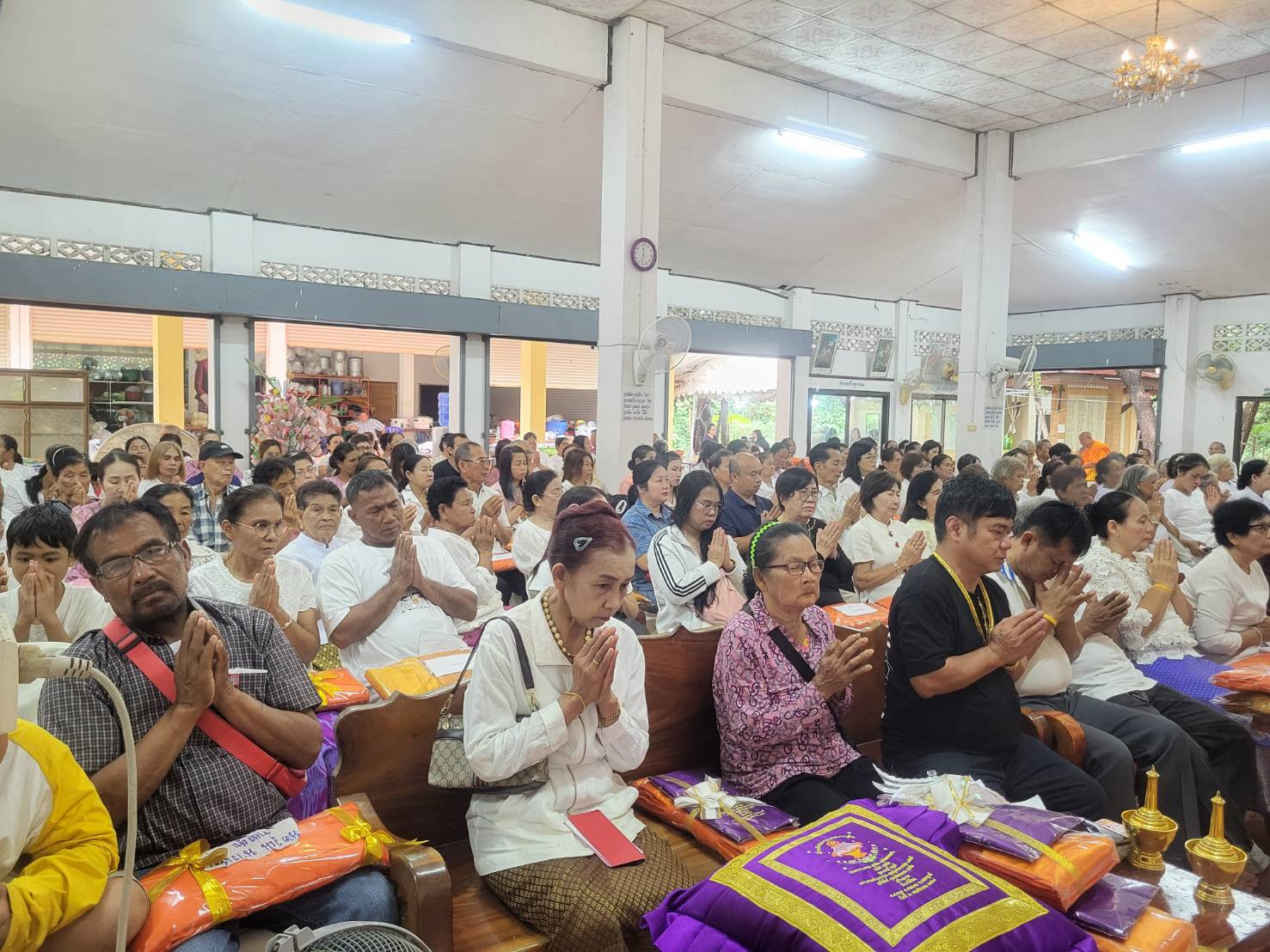 ภาพร่วมพิธีกรรมวัดวารีล้อม