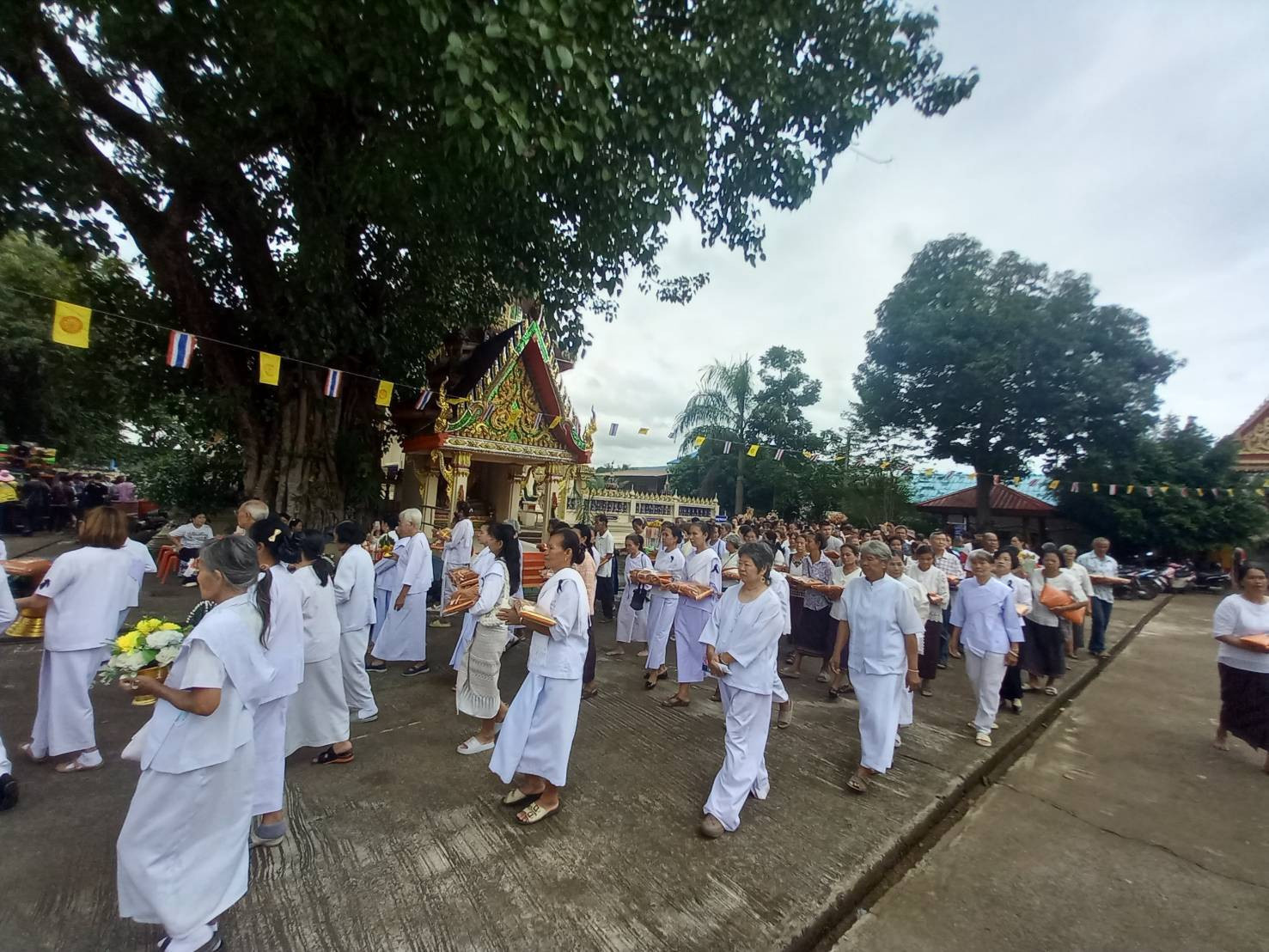 ภาพร่วมพิธีกรรมวัดจอมแจ้ง