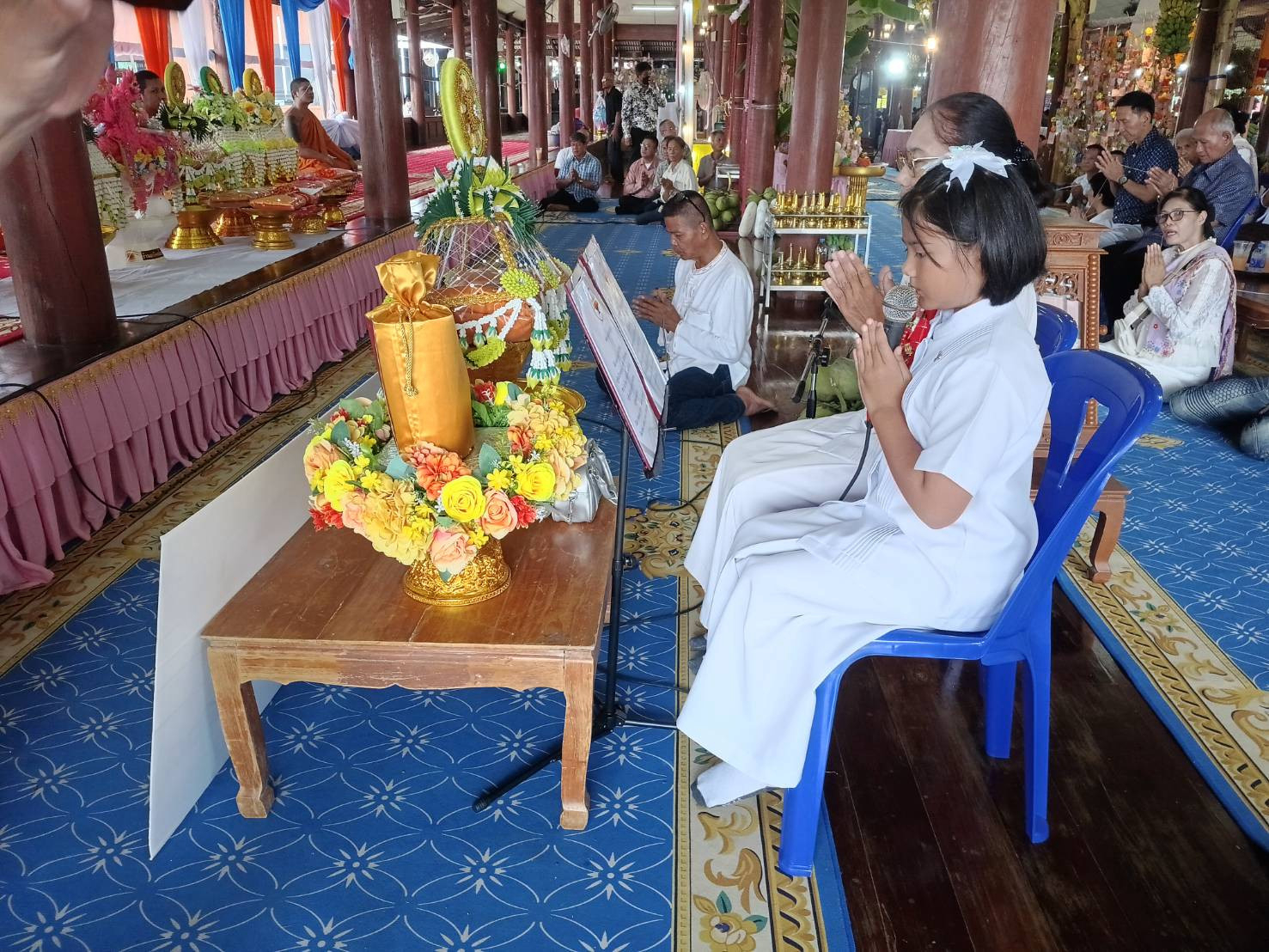 ภาพร่วมพิธีกรรมวัดเกาะ