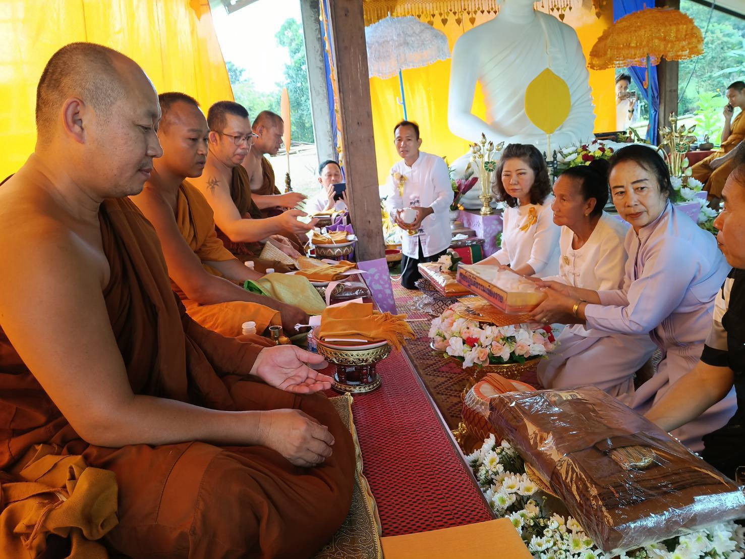ภาพร่วมพิธีกรรมที่พักสงฆ์ศูนย์ปฏิบัติธรรมพุทธมณฑล