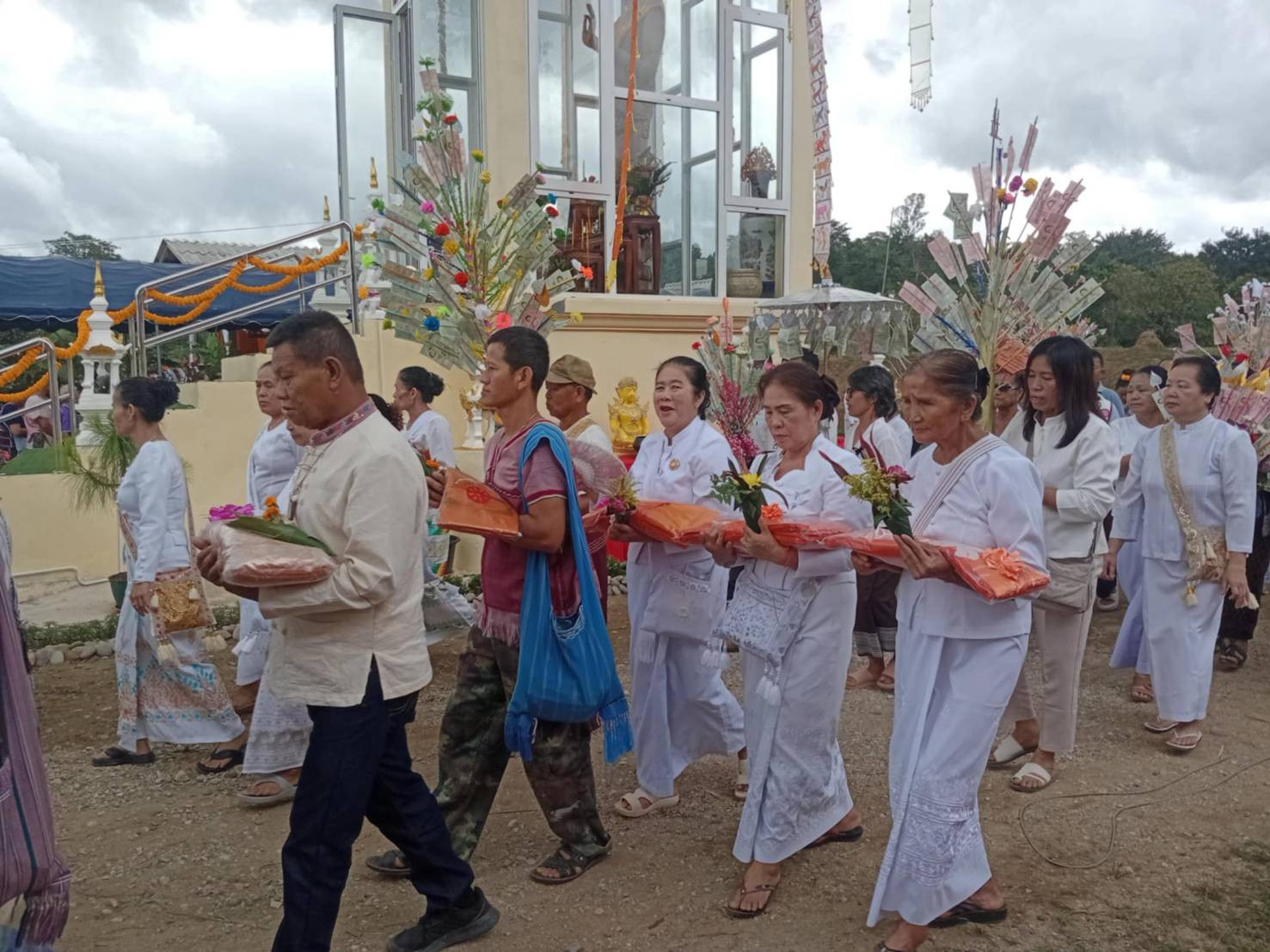 ภาพร่วมพิธีกรรมที่พักสงฆ์ศูนย์ปฏิบัติธรรมพุทธมณฑล