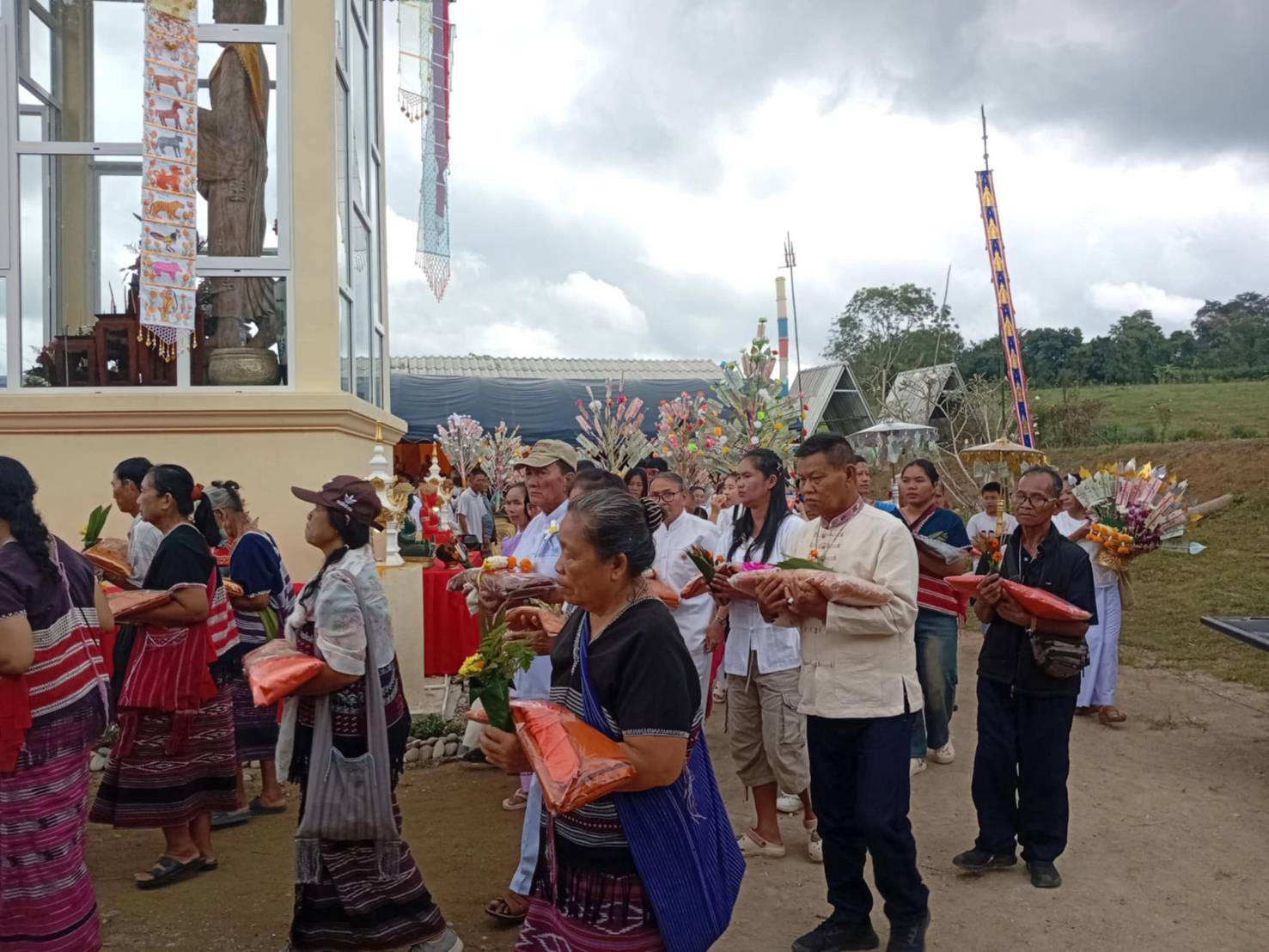 ภาพร่วมพิธีกรรมที่พักสงฆ์ศูนย์ปฏิบัติธรรมพุทธมณฑล