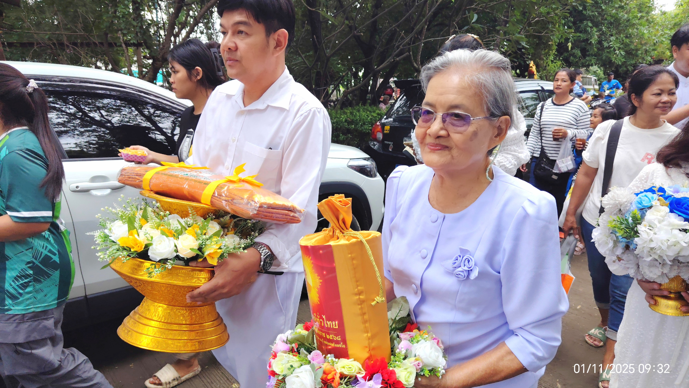 ภาพร่วมพิธีกรรมวัดสระประทุม (สระบัว)