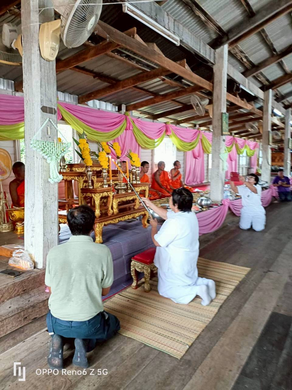 ภาพร่วมพิธีกรรมวัดบึงบัว