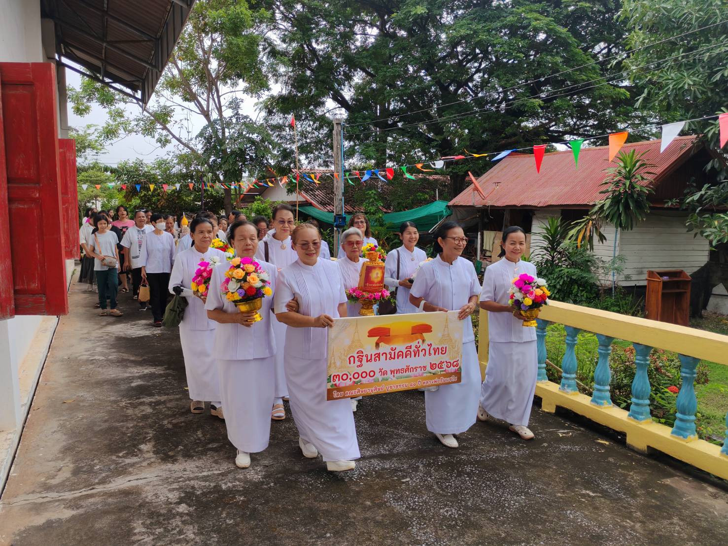 ภาพร่วมขบวนกฐินวัดโสมสันตยาราม