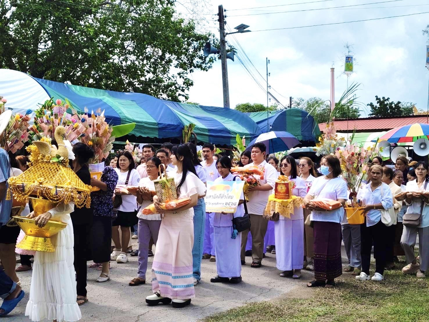 ภาพร่วมพิธีกรรมวัดสูงเนิน