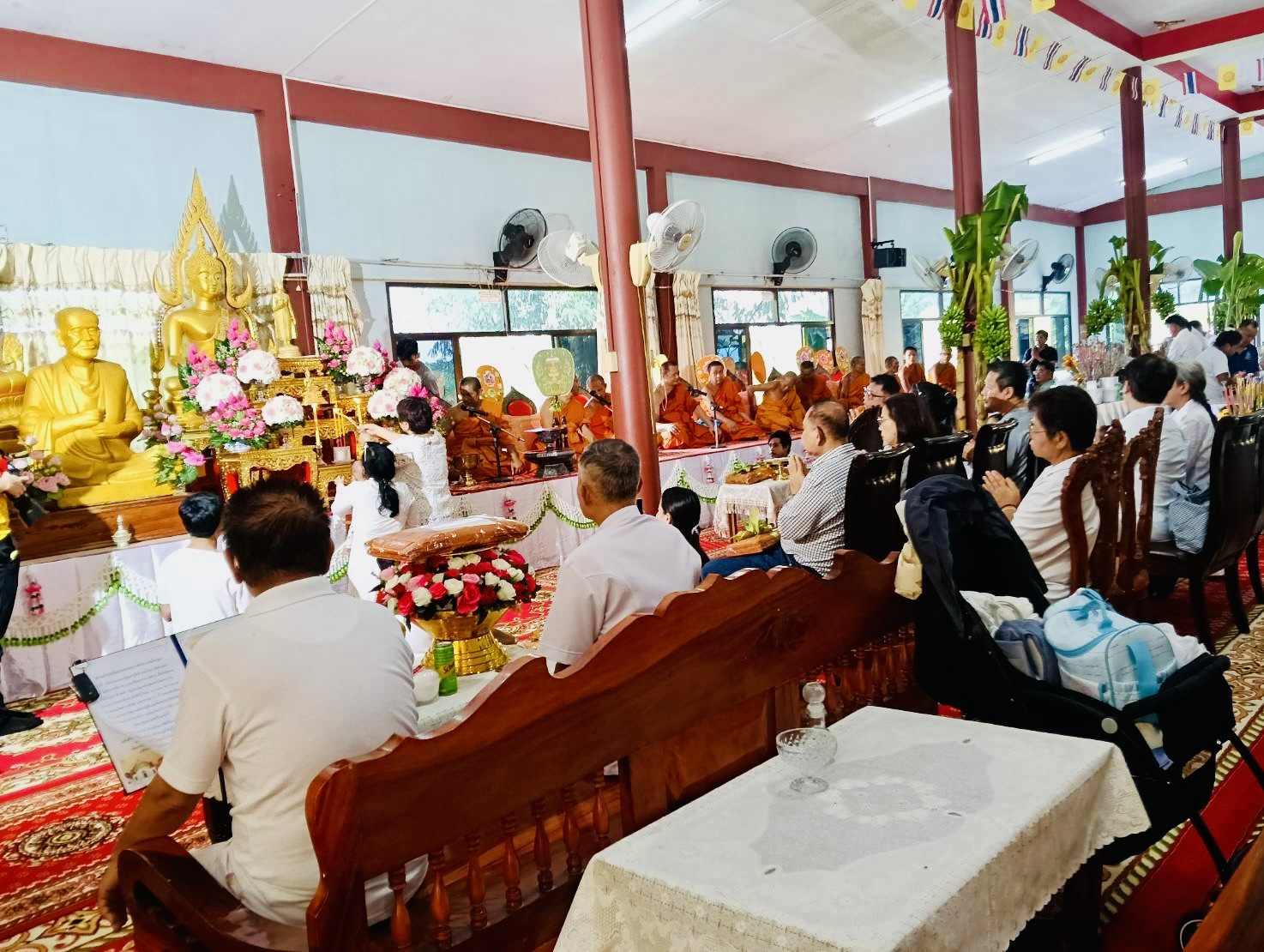 ภาพร่วมพิธีกรรมวัดหนองสีนวล