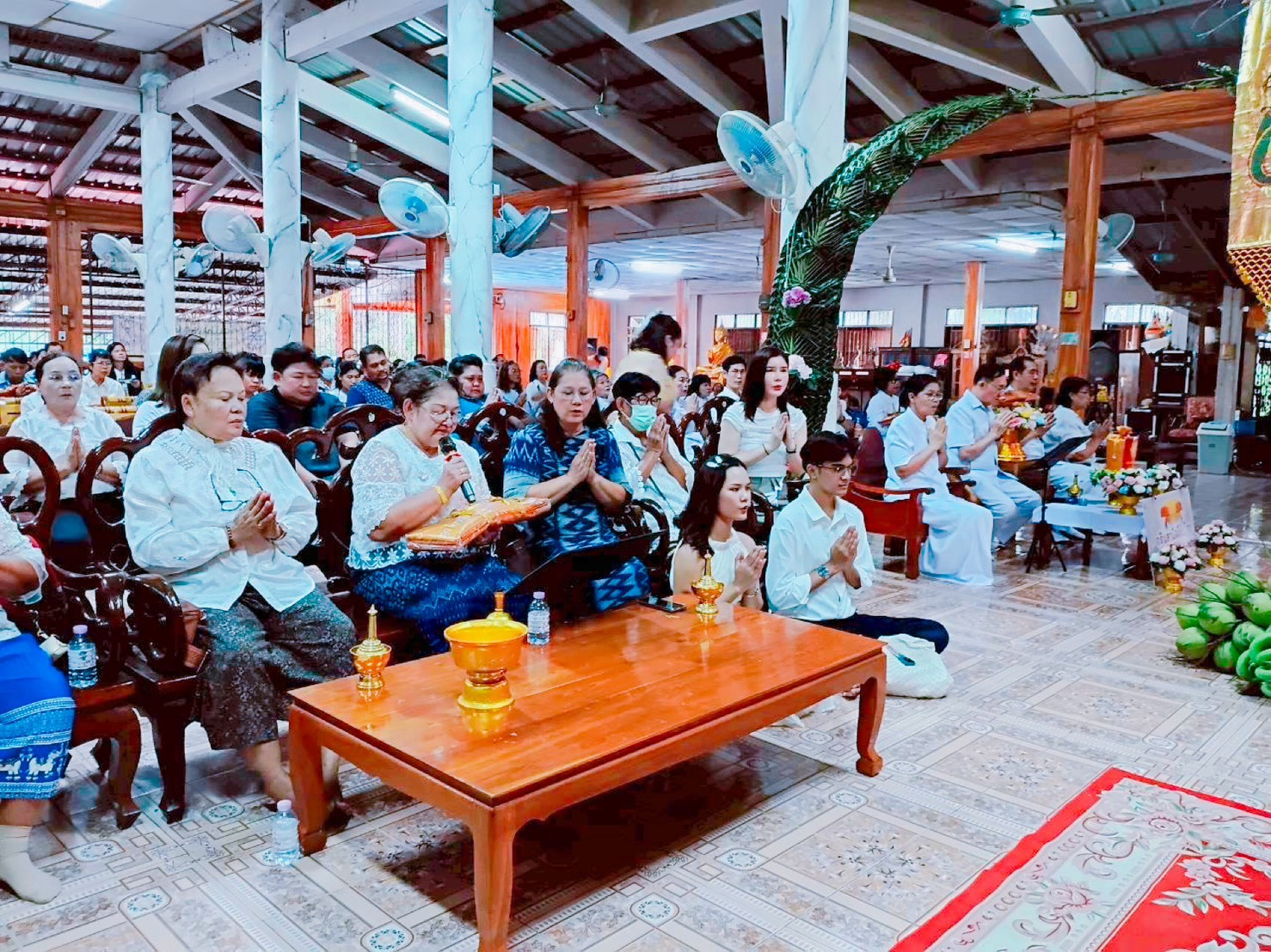 ภาพร่วมพิธีกรรมวัดภูดรนิ่มเสนาะ