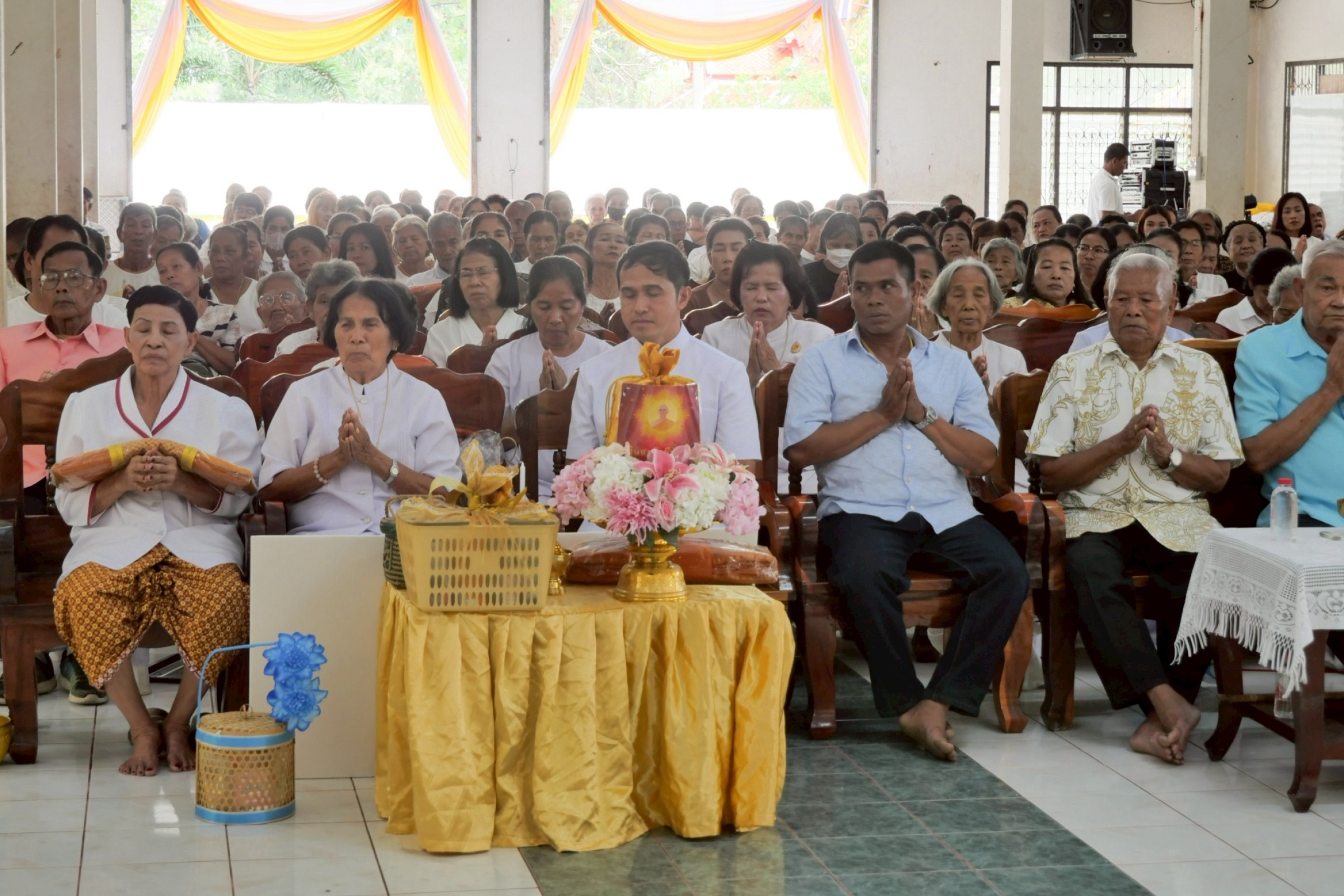 ภาพร่วมพิธีกรรมวัดประดู่หอม