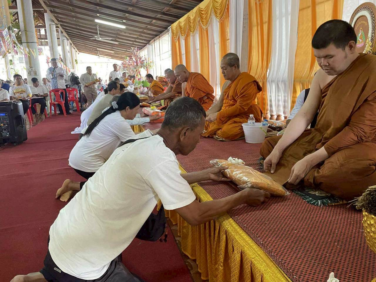 ภาพร่วมพิธีกรรมวัดหนองเชียงคา