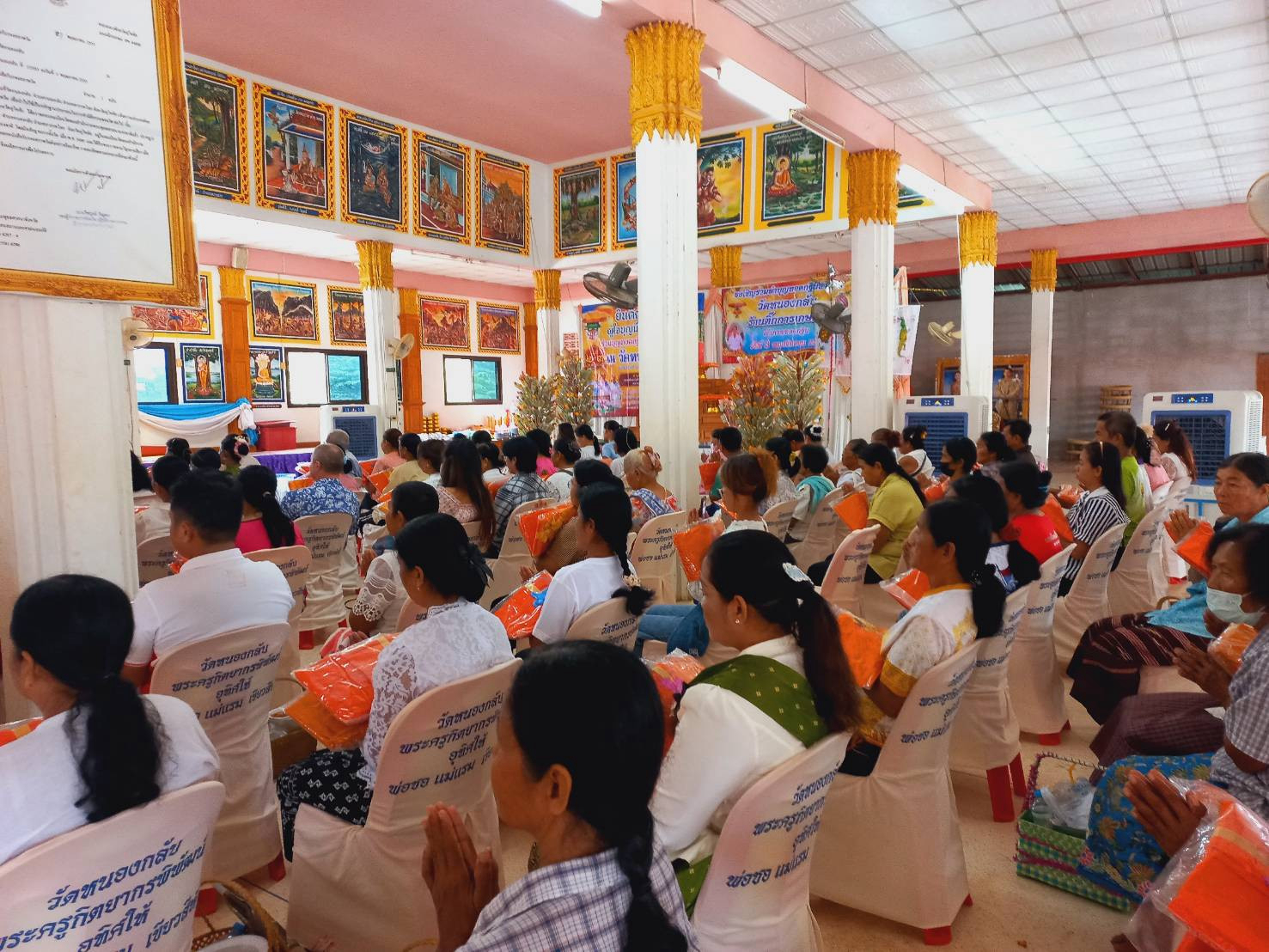 ภาพร่วมพิธีกรรมวัดหนองกลับ