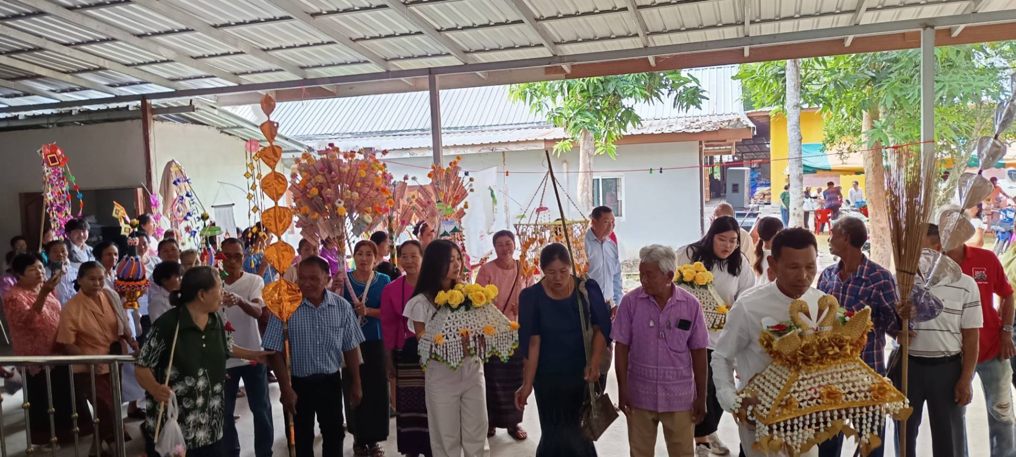 ภาพร่วมขบวนกฐินวัดคำเจริญ