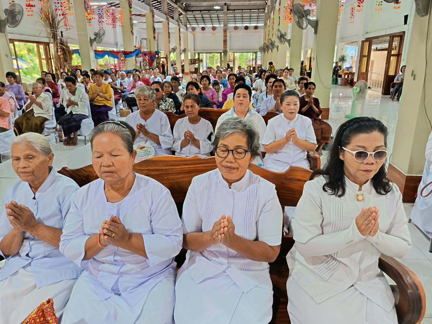 ภาพร่วมพิธีกรรมวัดคำเจริญ