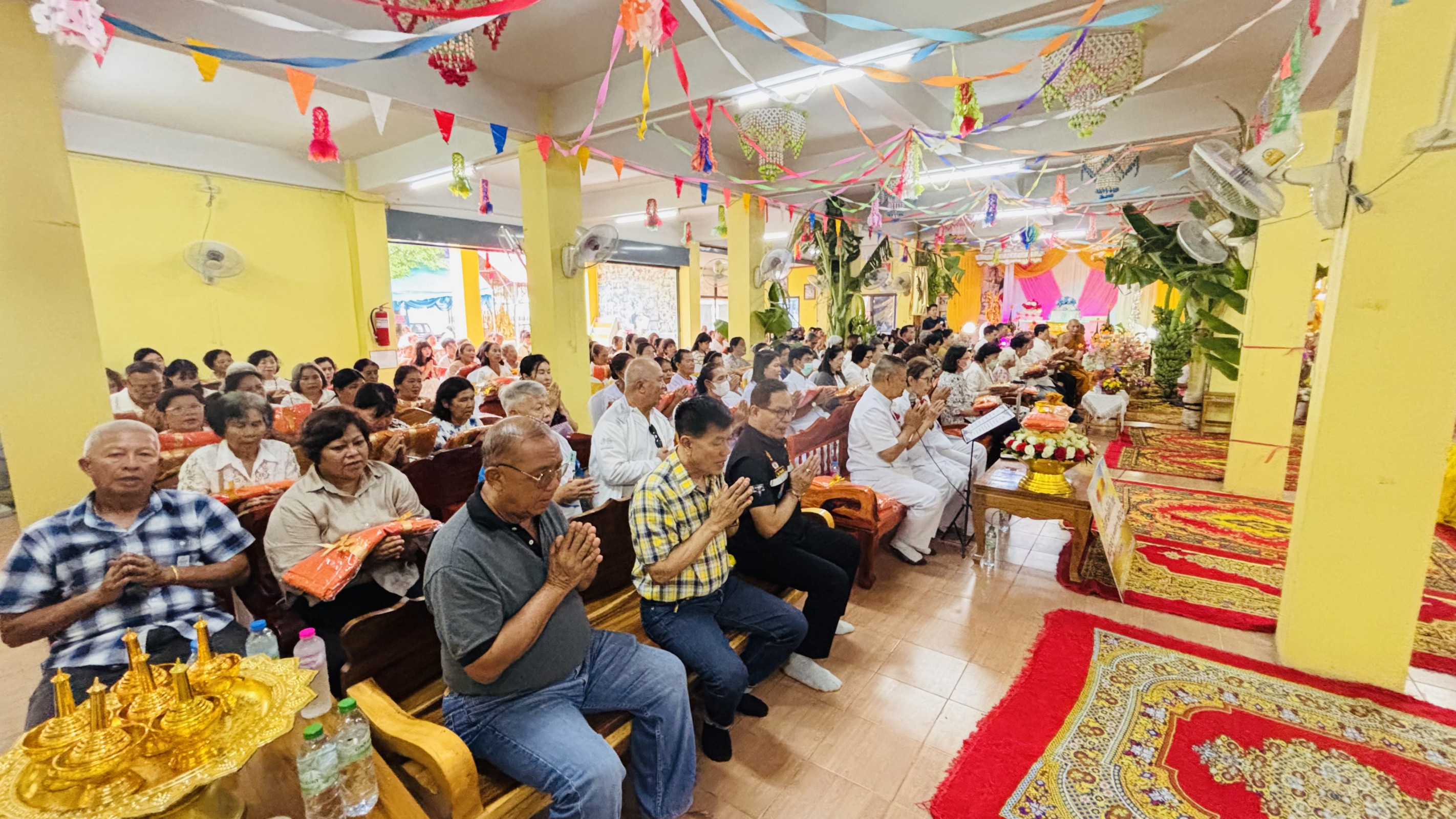 ภาพร่วมพิธีกรรมวัดแหลมเพิ่ม