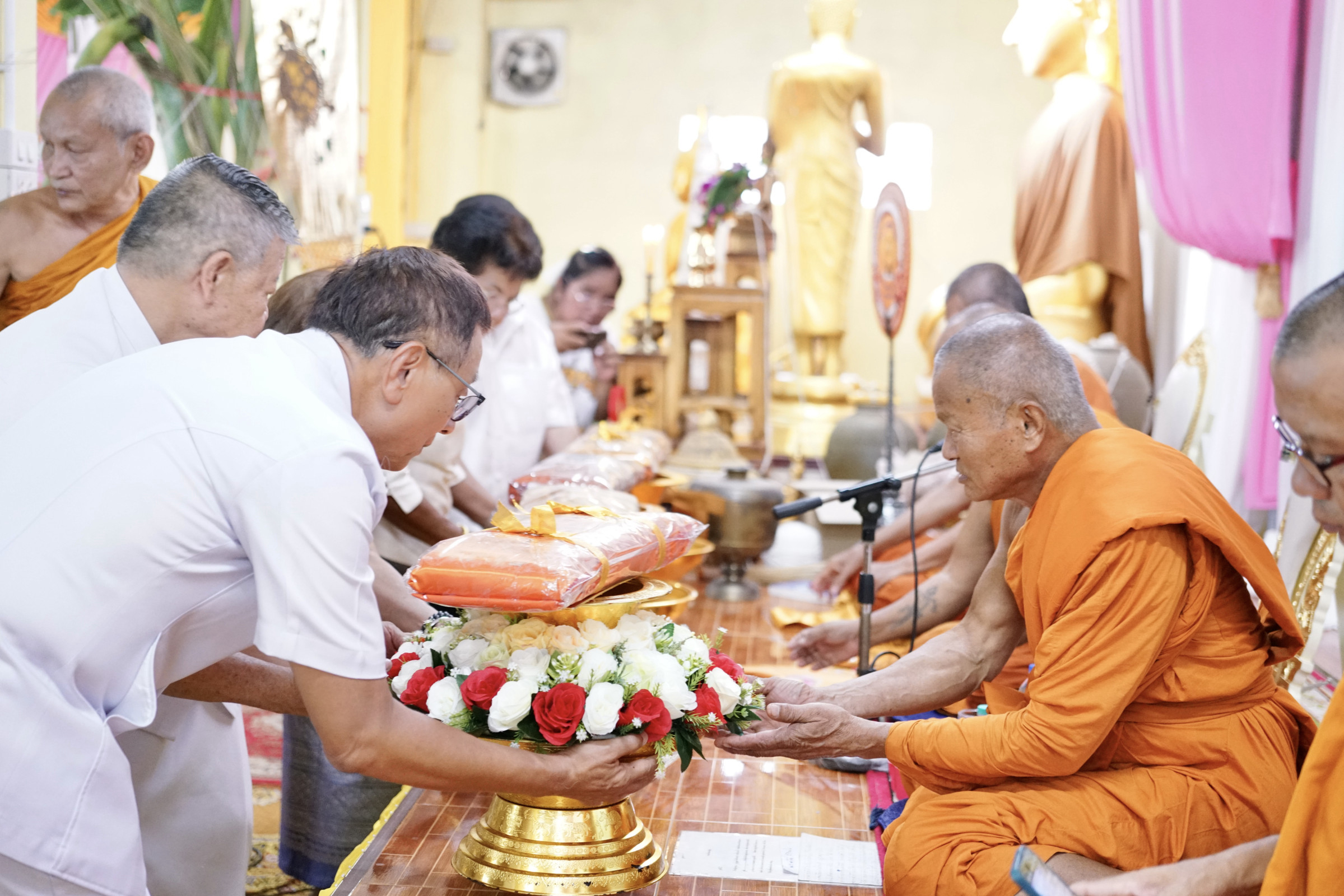 ภาพร่วมพิธีกรรมวัดแหลมเพิ่ม