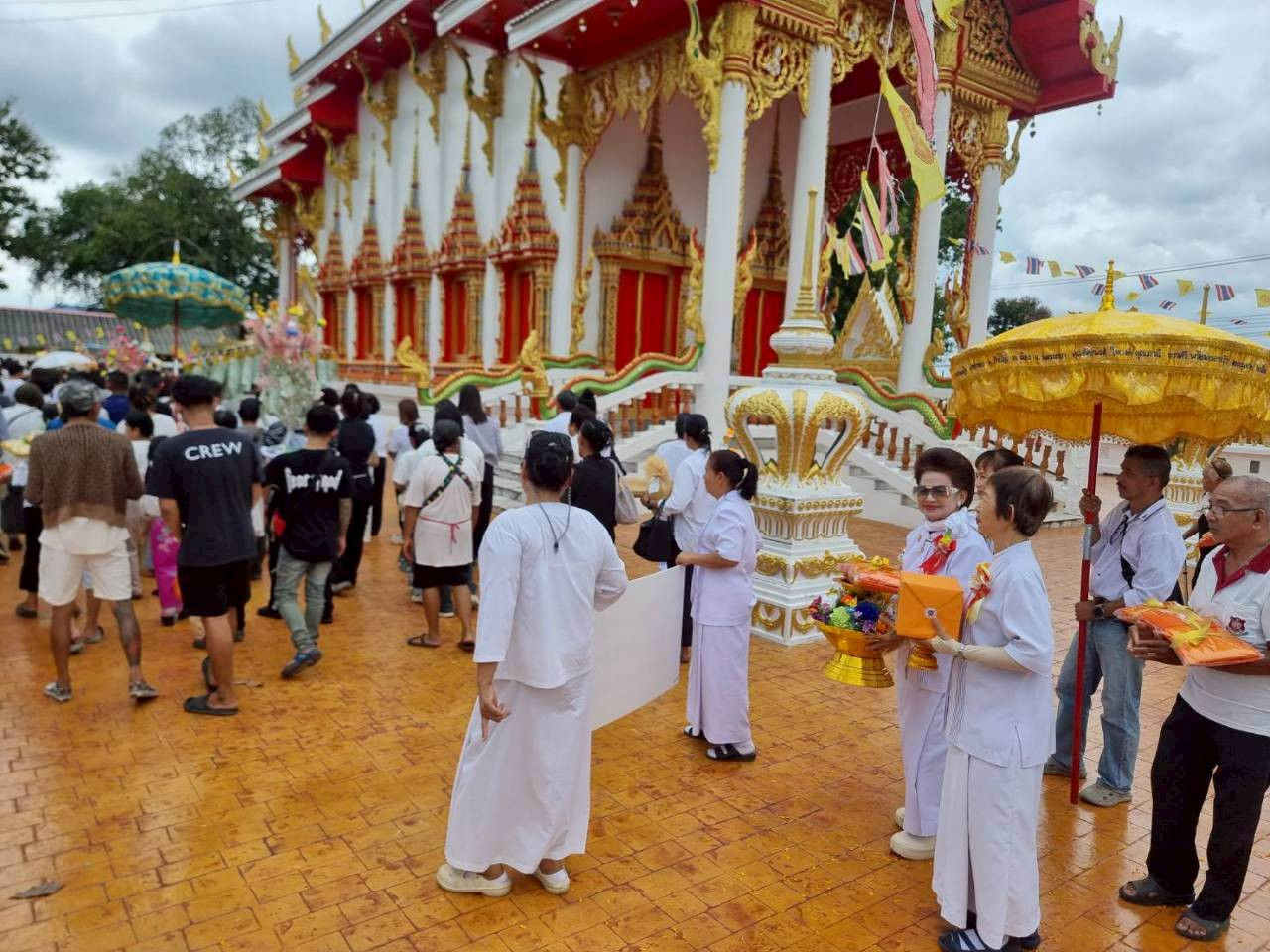 ภาพร่วมพิธีกรรมวัดท่าข่อย