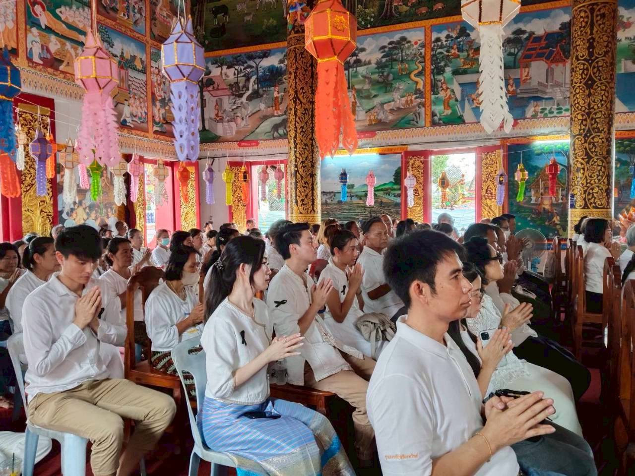 ภาพร่วมพิธีกรรมวัดร้องเข็ม