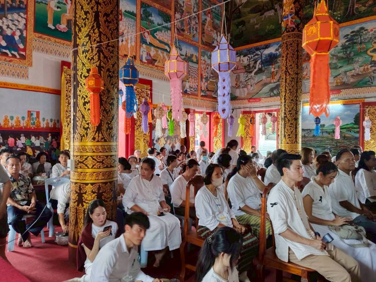 ภาพร่วมพิธีกรรมวัดร้องเข็ม