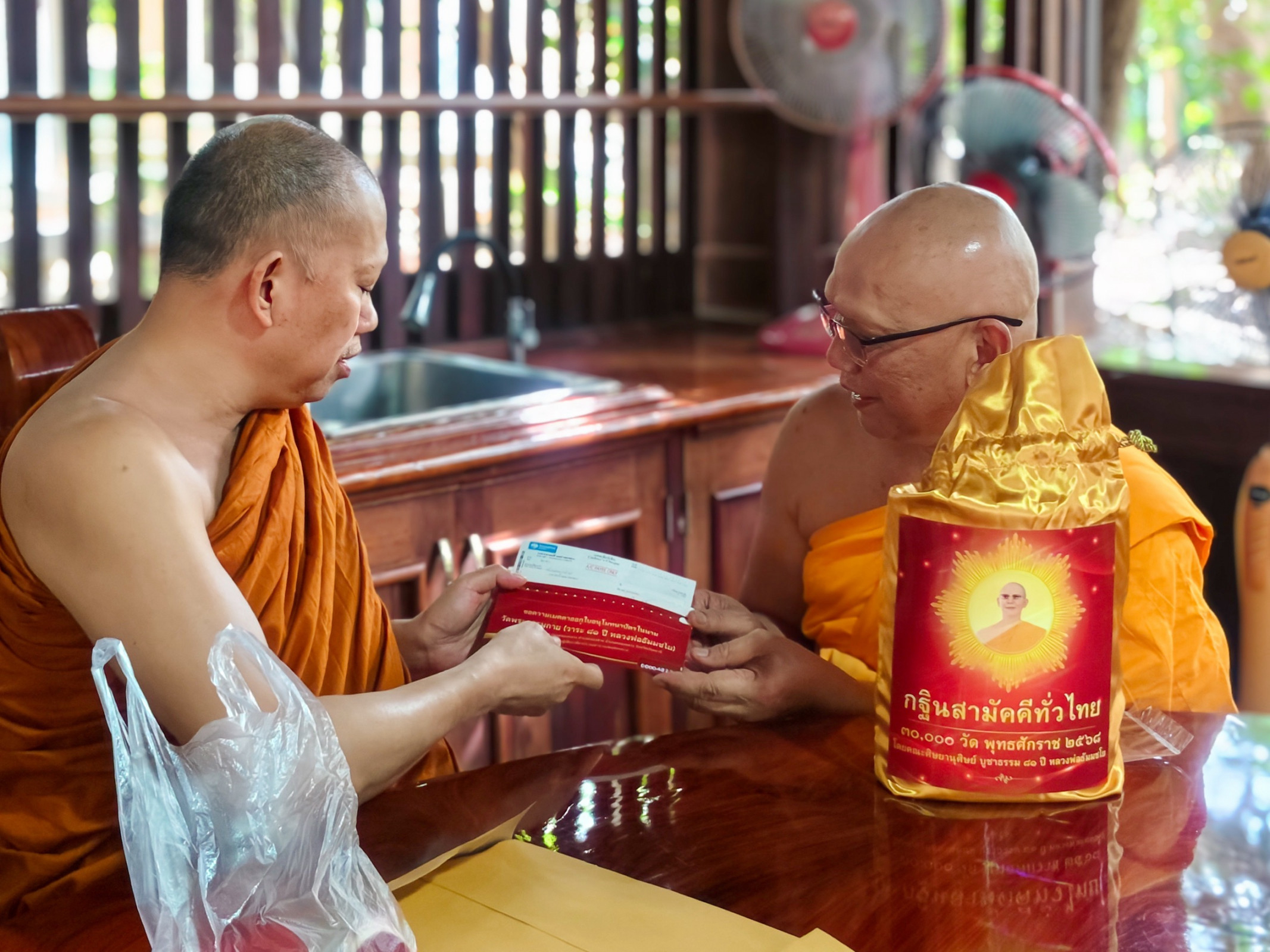 ภาพร่วมขบวนกฐินวัดยางขาว