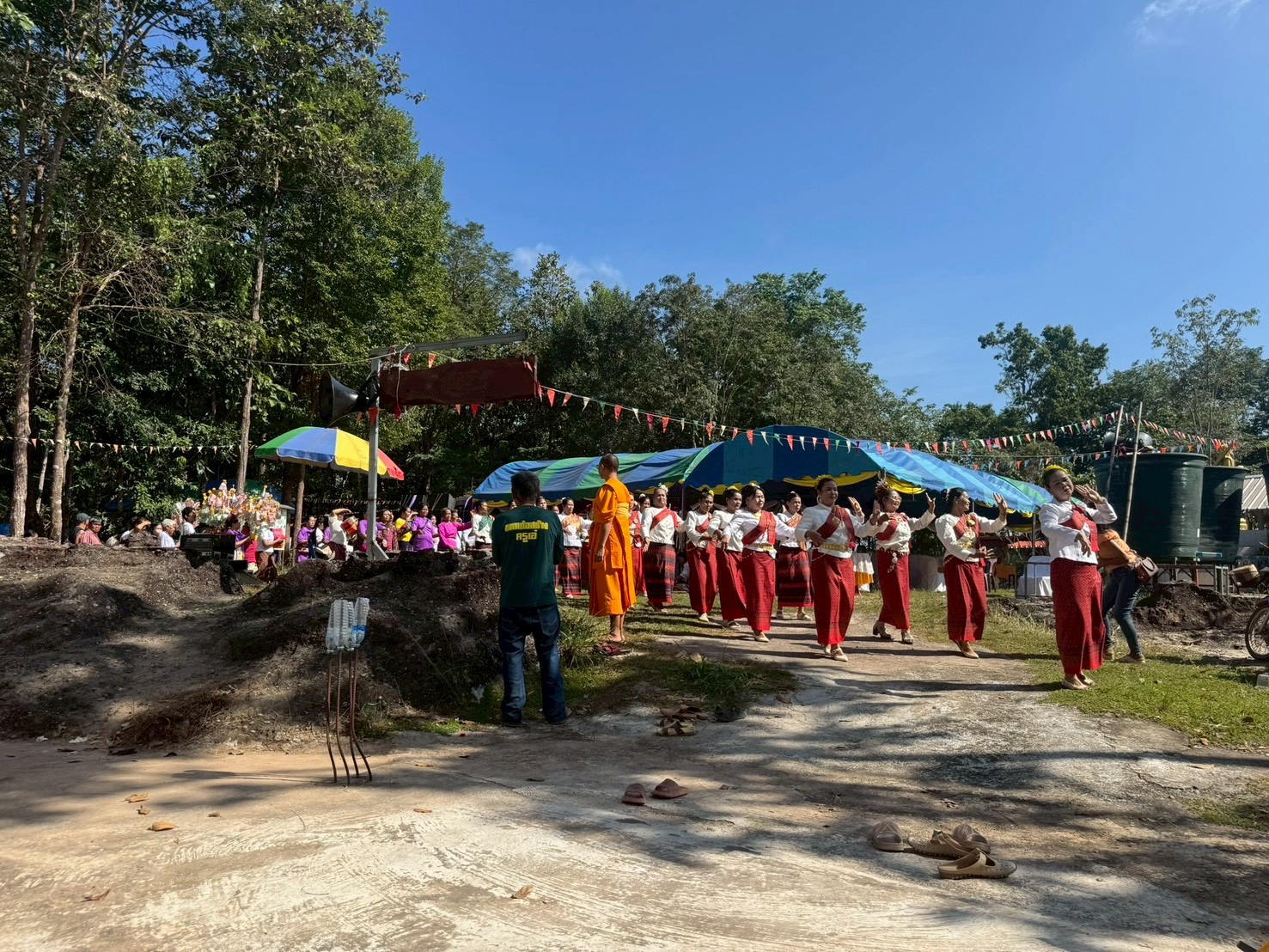 ภาพร่วมพิธีกรรมศูนย์ปฏิบัติธรรมวรธรรม