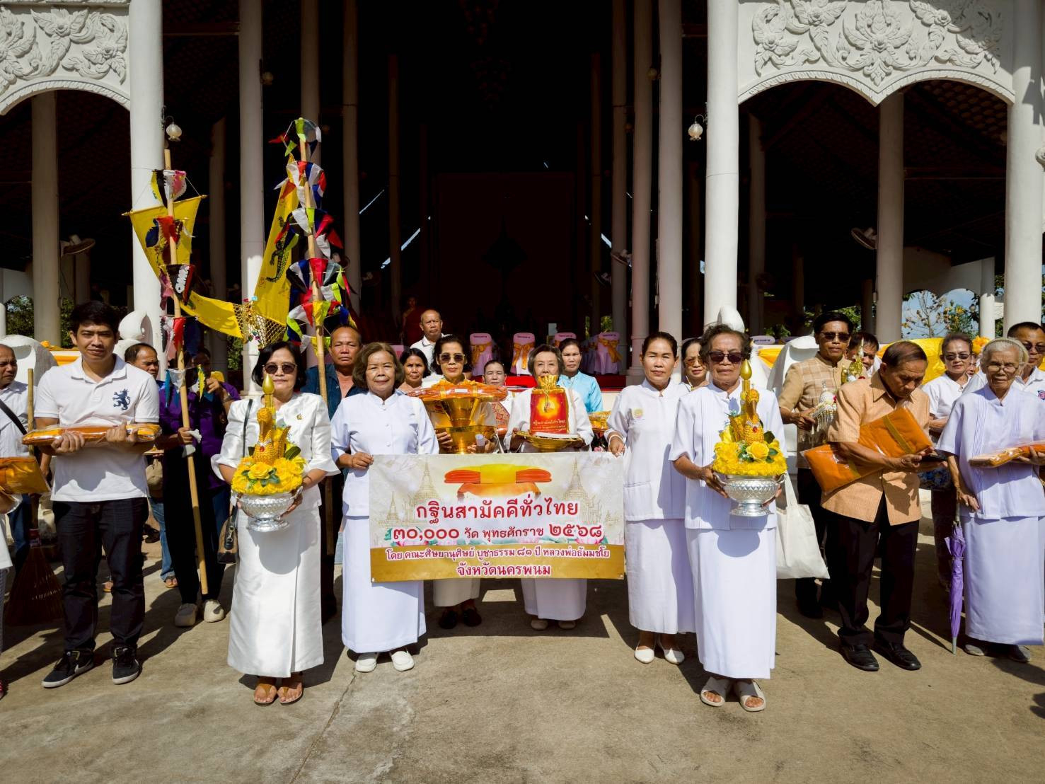 ภาพร่วมขบวนกฐินวัดถนนตาล