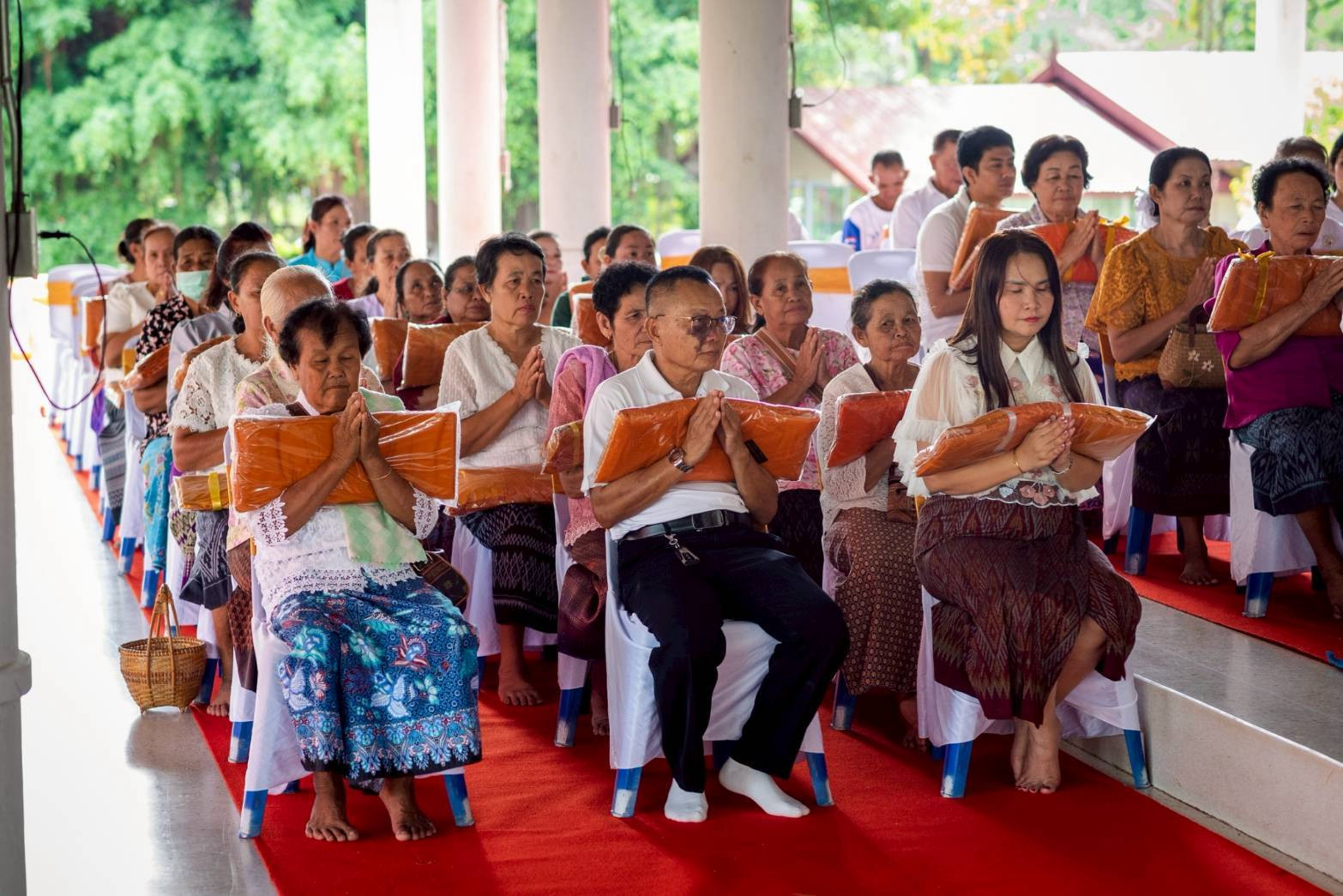 ภาพร่วมพิธีกรรมวัดถนนตาล