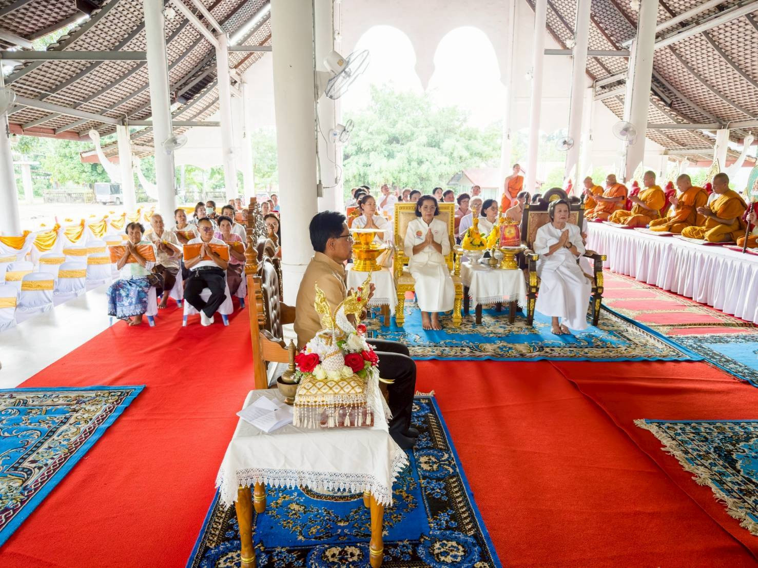 ภาพร่วมพิธีกรรมวัดถนนตาล