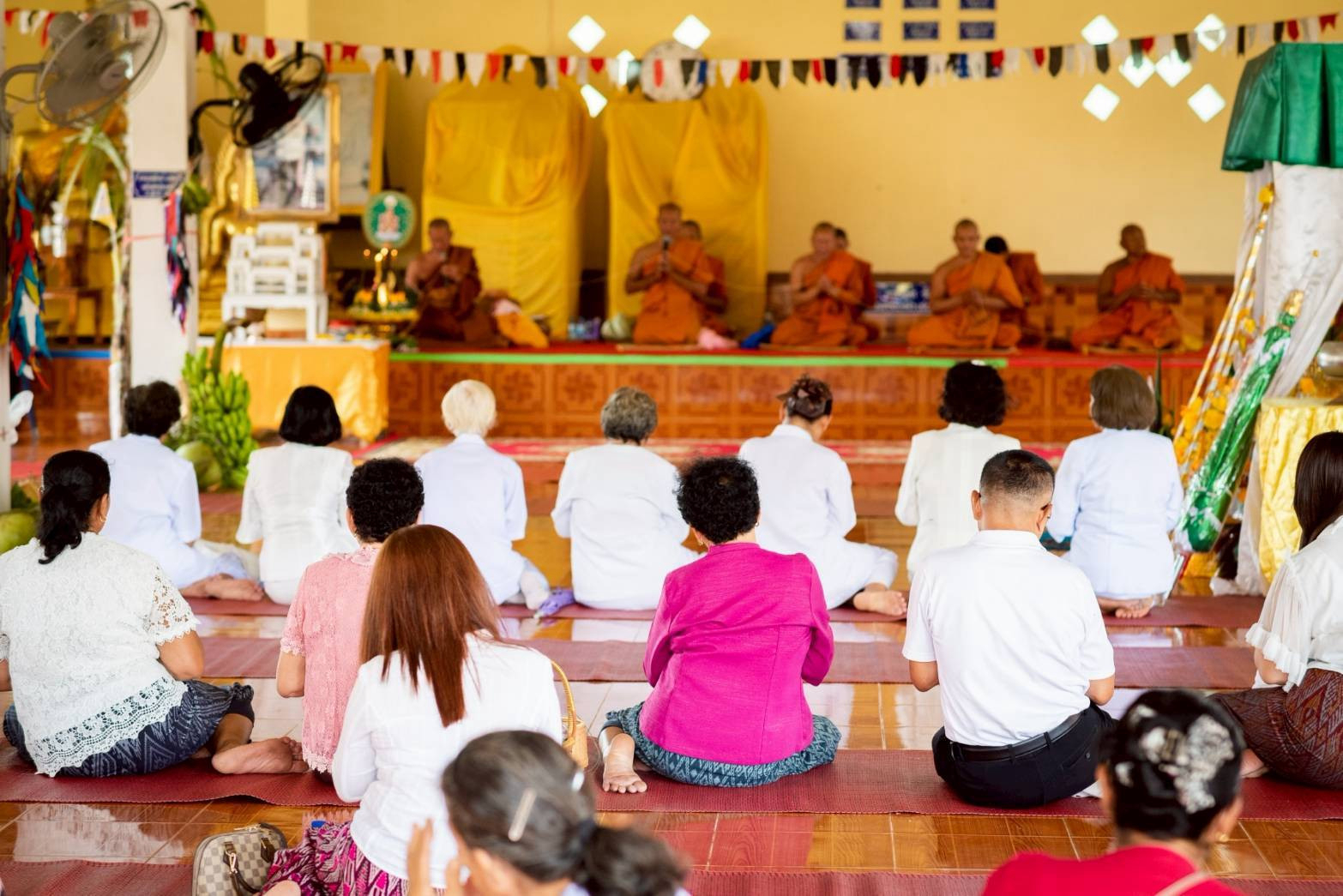 ภาพร่วมพิธีกรรมวัดถนนตาล