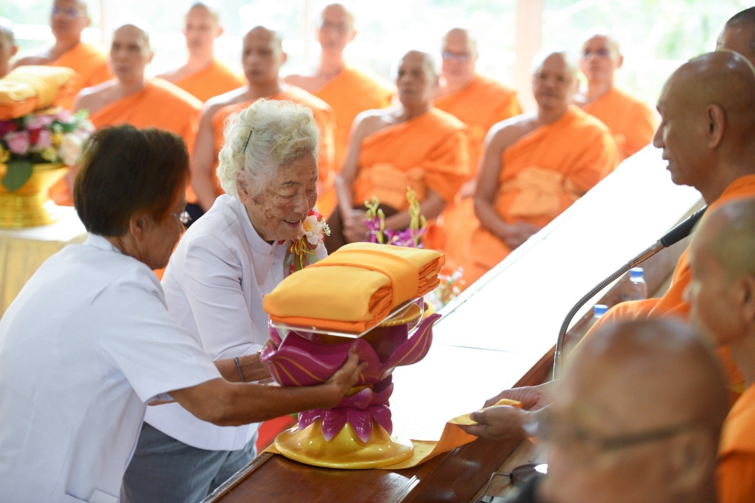 ภาพร่วมพิธีกรรมศูนย์ปฏิบัติธรรมบ้านแก้วเรือนธรรม