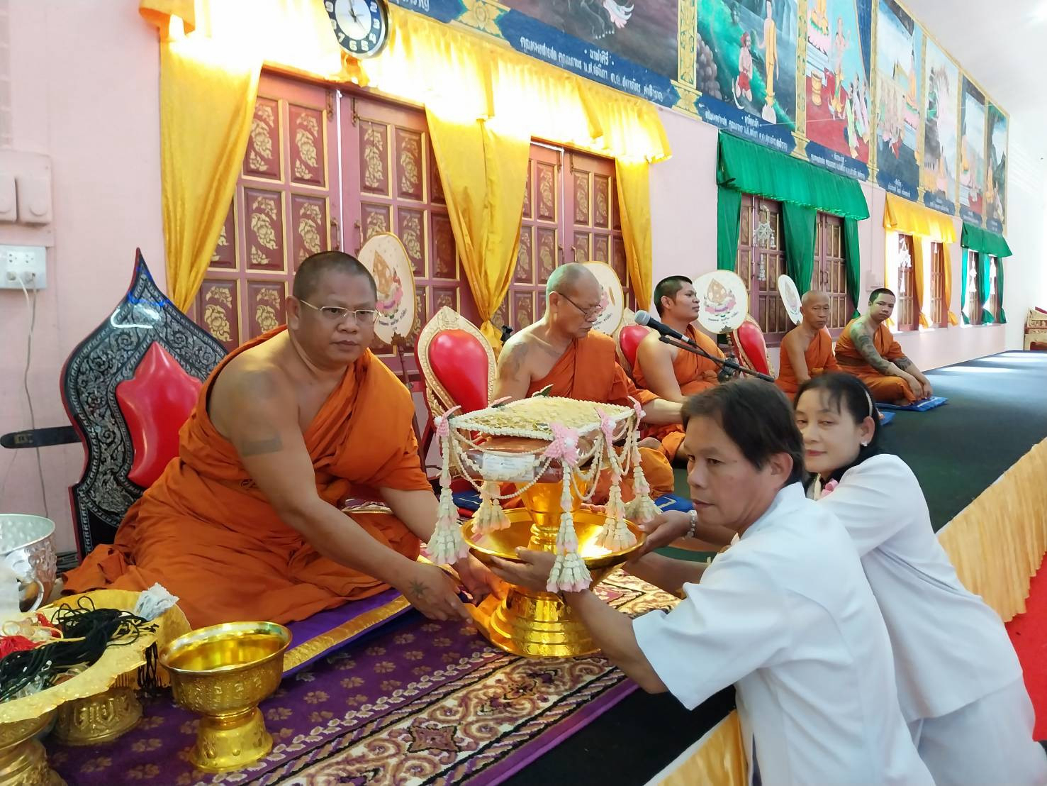 ภาพร่วมพิธีกรรมวัดหนองสลักได