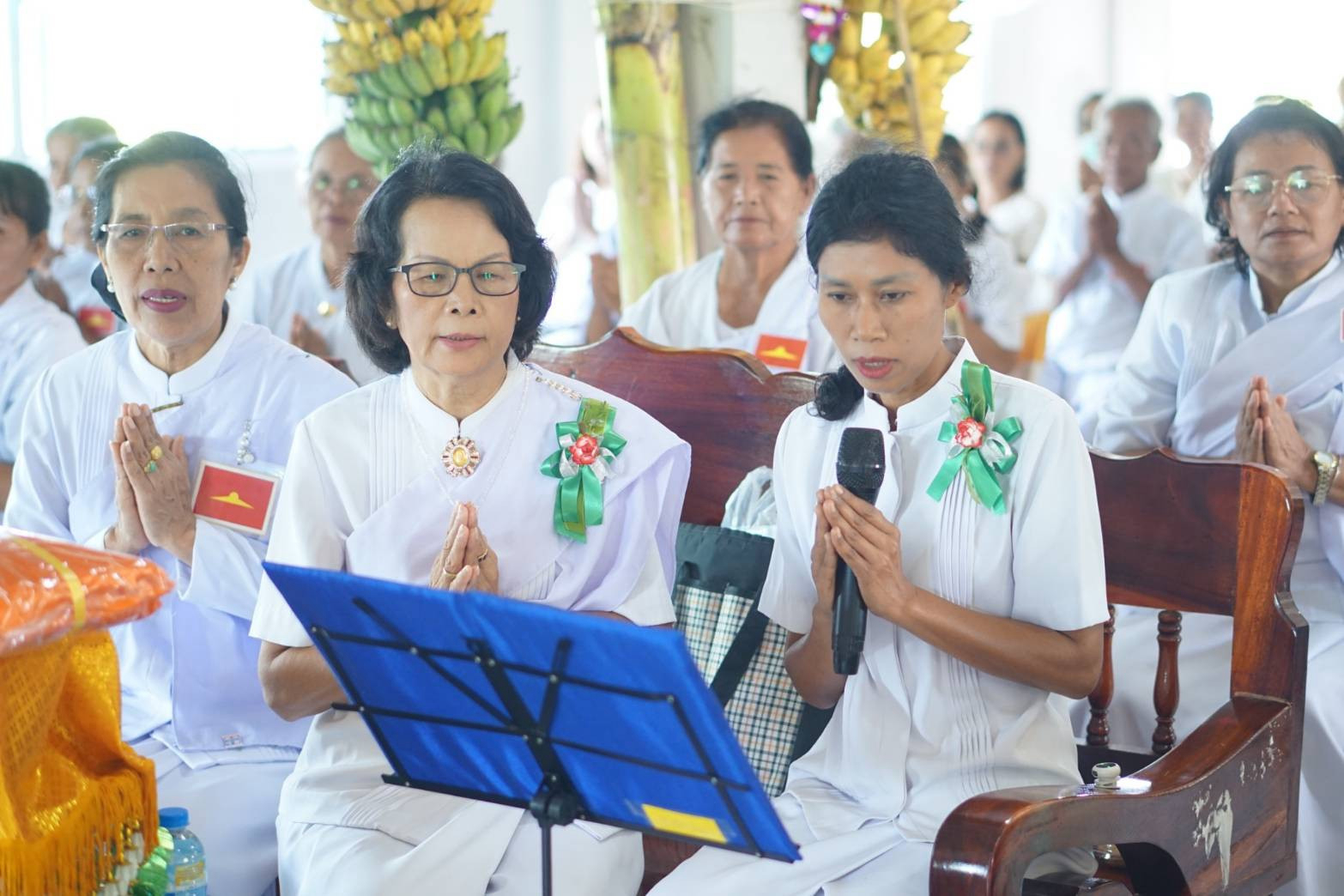 ภาพร่วมพิธีกรรมสำนักสงฆ์สวนพุทธบุลาว