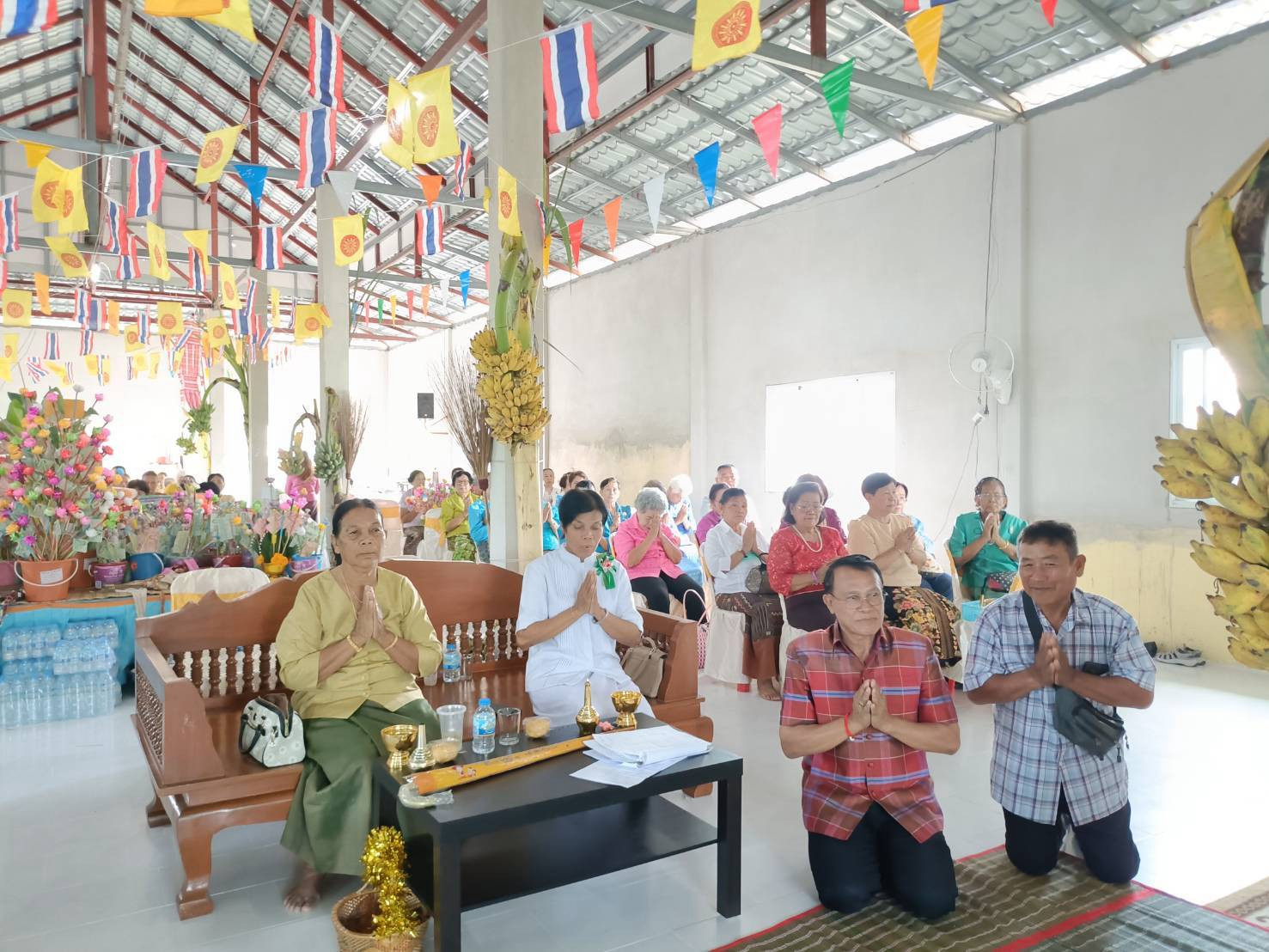 ภาพร่วมพิธีกรรมสำนักสงฆ์สวนพุทธบุลาว