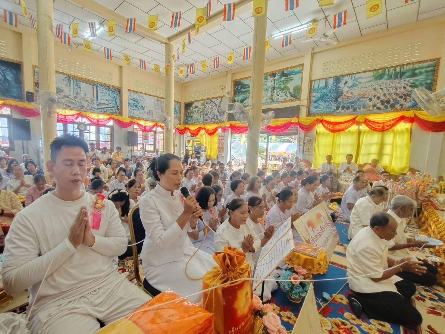 ภาพร่วมพิธีกรรมวัดวารีสวาท