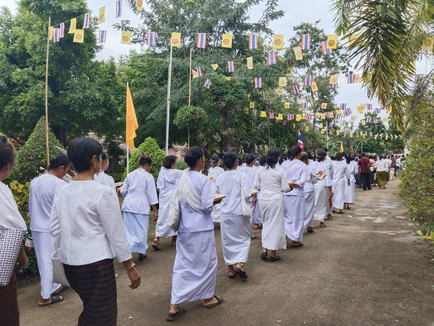 ภาพร่วมพิธีกรรมวัดวารีสวาท