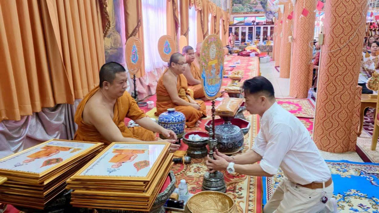 ภาพร่วมพิธีกรรมวัดบ้านเหล่างิ้ว