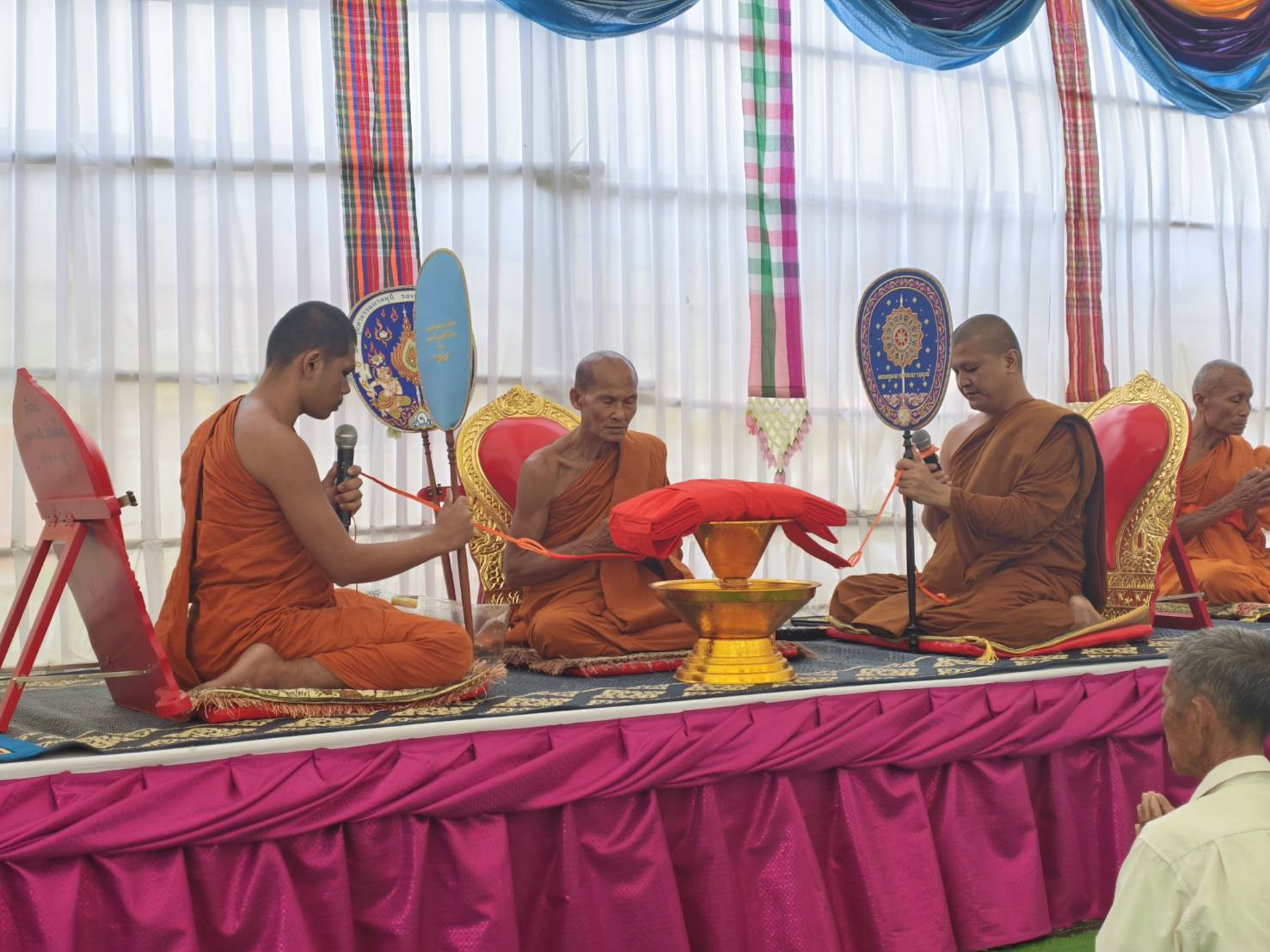 ภาพร่วมพิธีกรรมวัดอินทร์ไตร