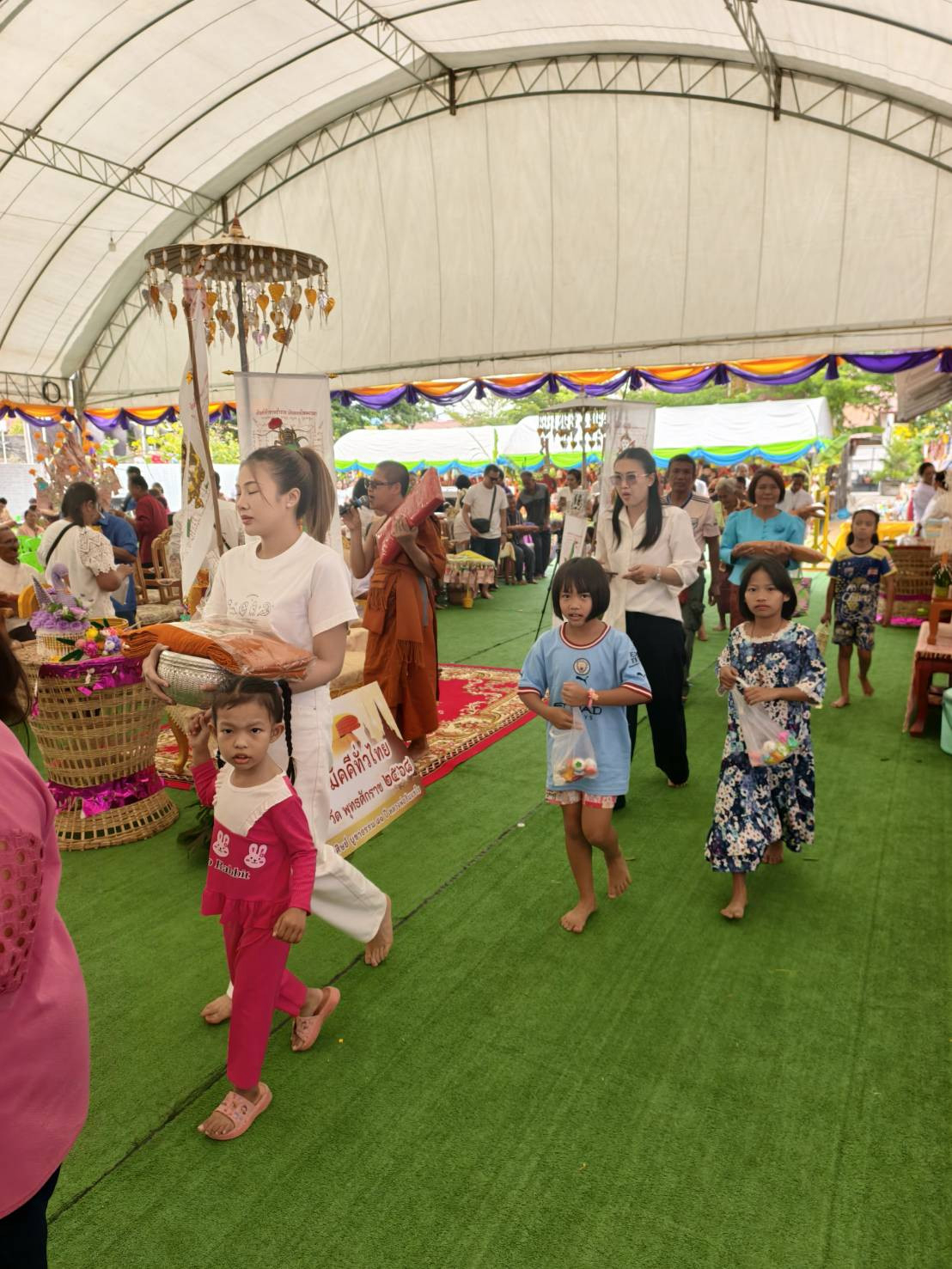 ภาพร่วมพิธีกรรมวัดอินทร์ไตร