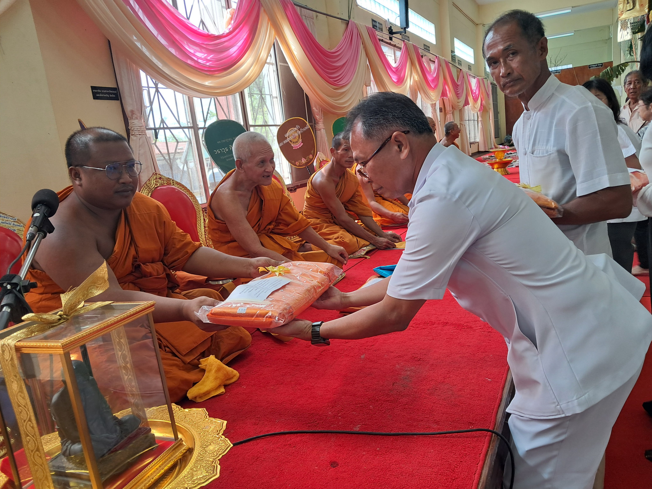 ภาพร่วมพิธีกรรมวัดบ้านหมี่